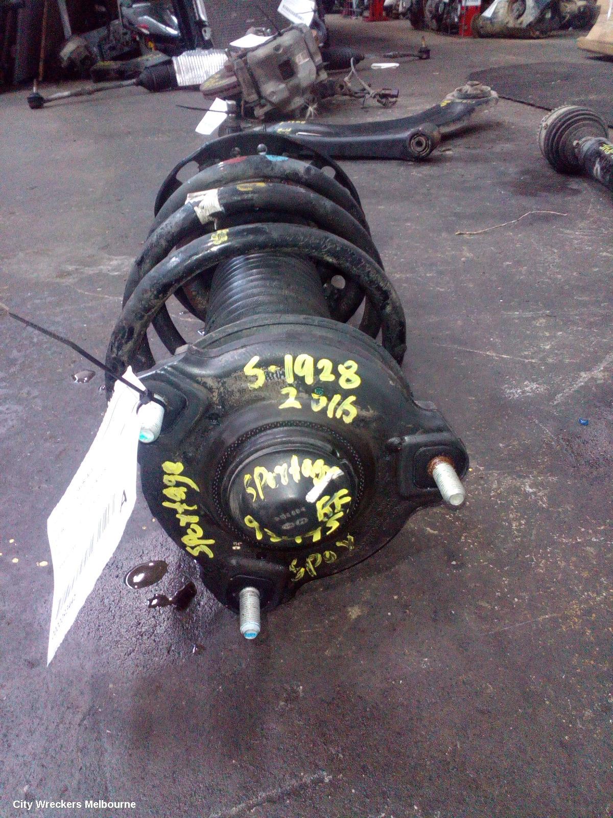 KIA SPORTAGE RIGHT FRONT STRUT, QL, 2.0/2.4, PETROL, 10/2015 - 08/2021 - Image 1