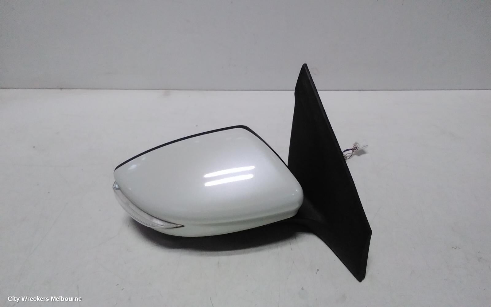 NISSAN PULSAR RIGHT DOOR MIRROR, B17, SEDAN, MANUAL FOLD TYPE, 12/2012 - 12/2017 - Image 2