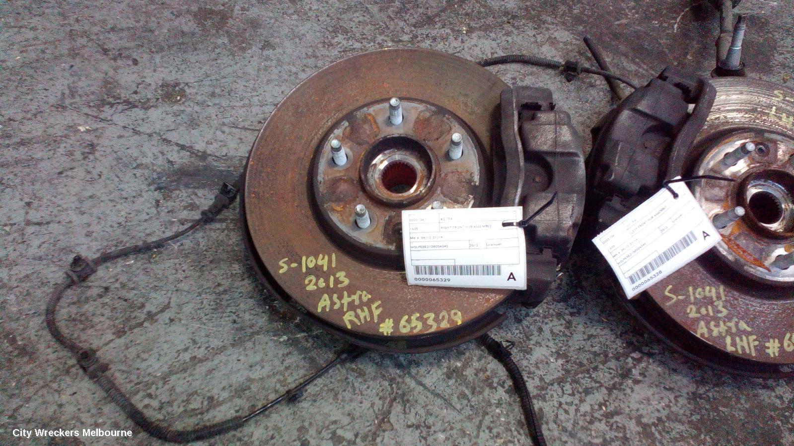 OPEL ASTRA RIGHT FRONT HUB ASSEMBLY, MK 4, 09/2012 - 01/2014 - Image 1