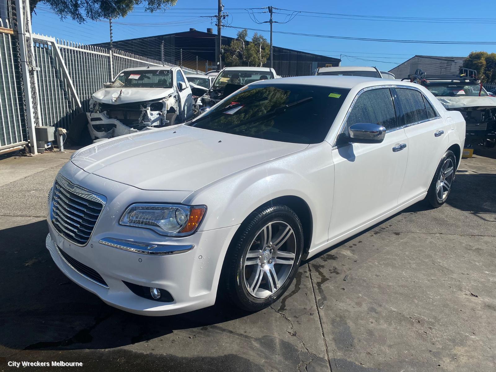 CHRYSLER 300C RIGHT GUARD, LX2, NON FLARE TYPE, 07/2012 ONWARDS - Image 2