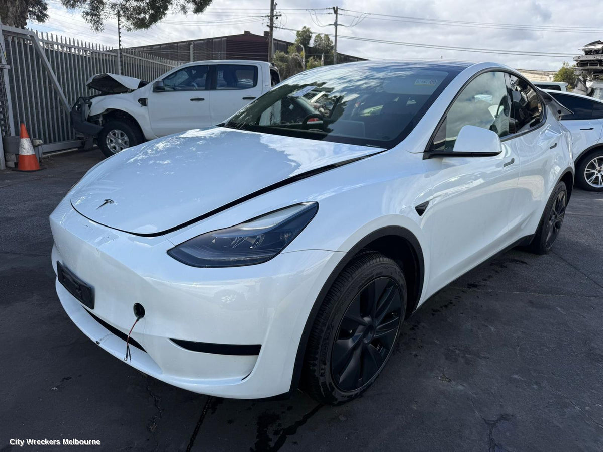 TESLA MODEL Y LEFT GUARD, 1ST GEN, 03/2022 ONWARDS - Image 2