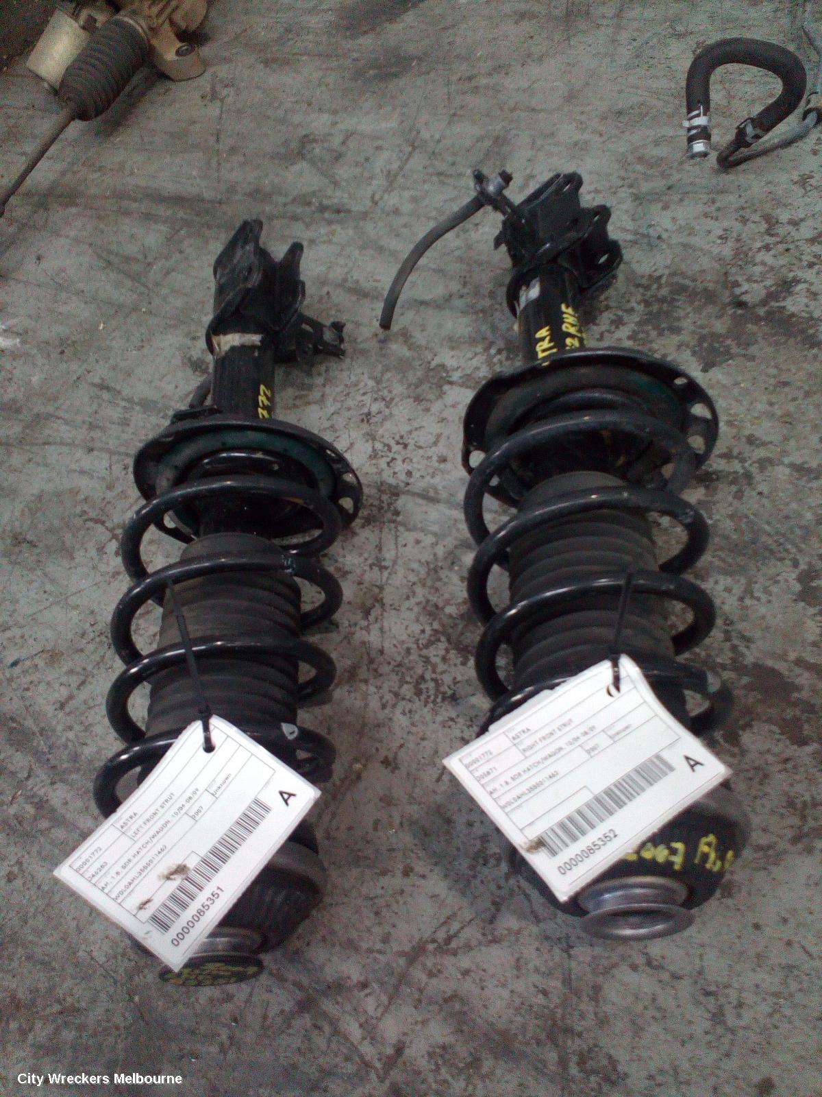 HOLDEN ASTRA RIGHT FRONT STRUT, AH, 1.8, 5DR HATCH/WAGON, 10/2004 - 08/2009 - Image 2