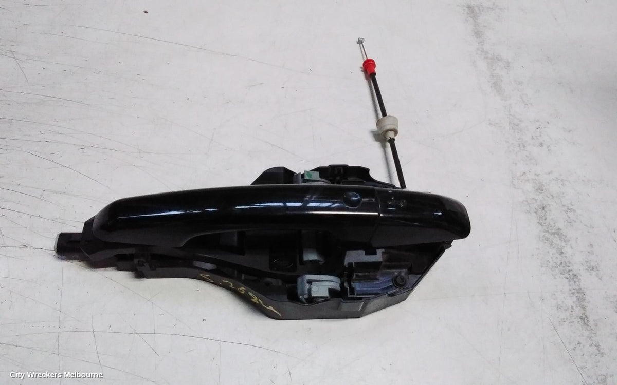 LAND ROVER DISCOVERY SPORT DOOR HANDLE, RH FRONT, OUTER, COLOUR CODED, NON CHROME INSERT TYPE, L550, 01/2015 - 06/2019 - Image 1