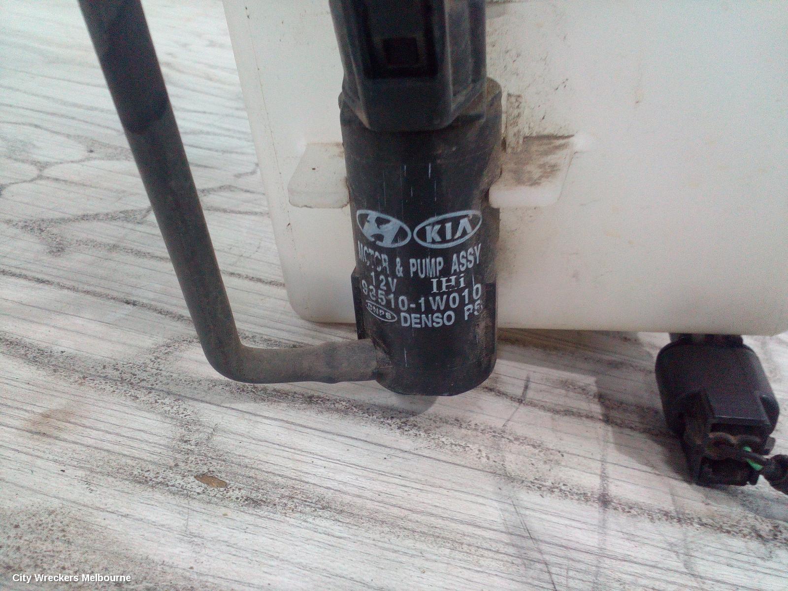 HYUNDAI I40 WASHER BOTTLE, VF, NON HEADLAMP WASHER TYPE, 09/2011 - 05/2015 - Image 1