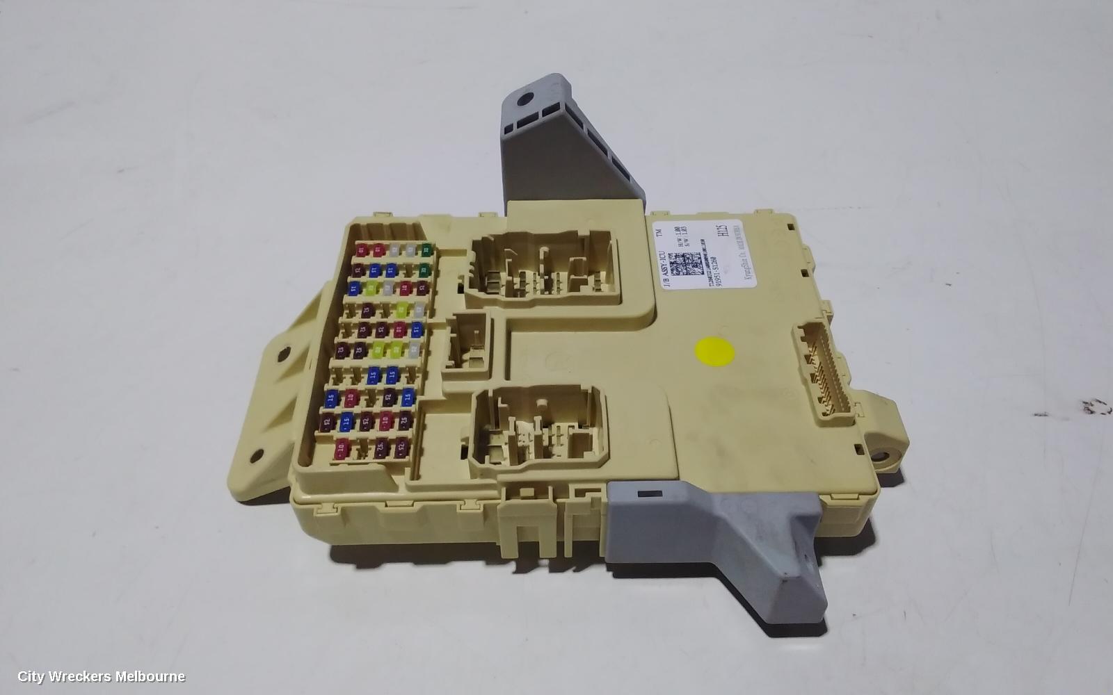 HYUNDAI SANTA FE FUSE BOX, UNDER DASH, TM, 03/2018 ONWARDS - Image 1