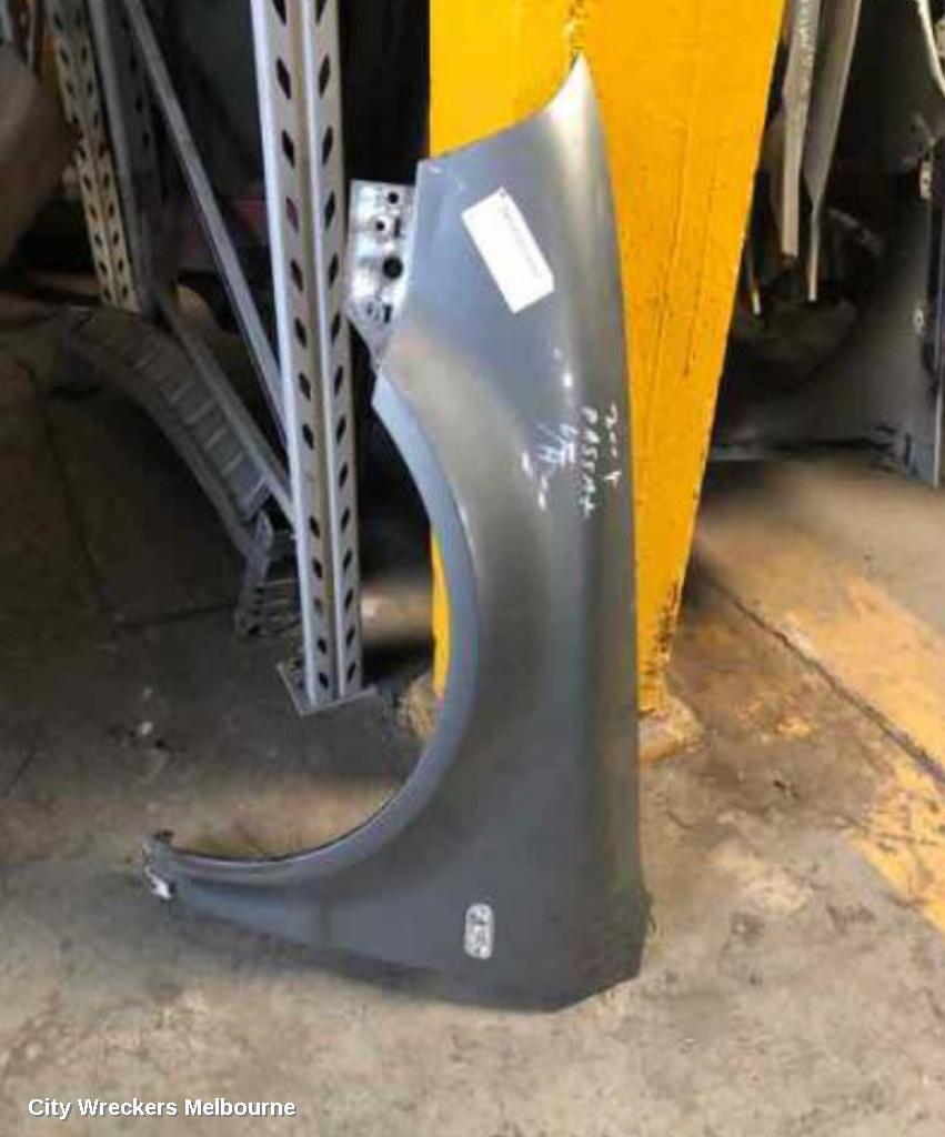 VOLKSWAGEN PASSAT LEFT GUARD, 3B/GP, SUIT W/ REPEATER LAMP, 02/2001 - 11/2005 - Image 1