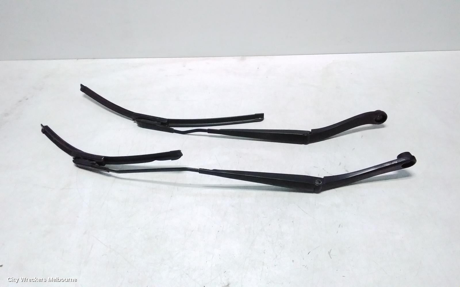 RENAULT KALEOS WIPER ARM, H45 09/2013 - 04/2016 - Image 1