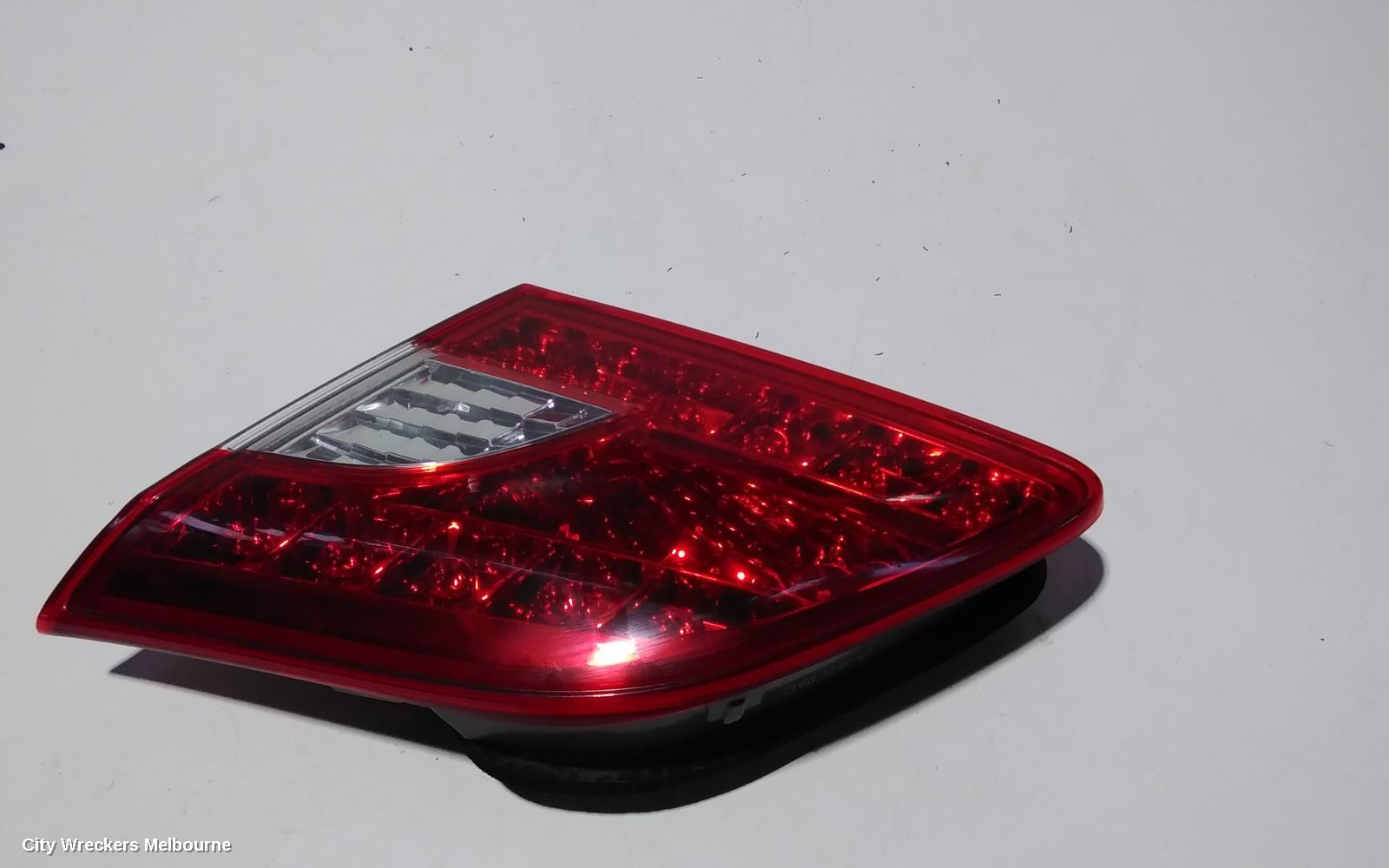 NISSAN PULSAR REAR GARNISH, BOOTLID LAMP (RH SIDE), B17, SEDAN, 12/2012 - 12/2017 - Image 3