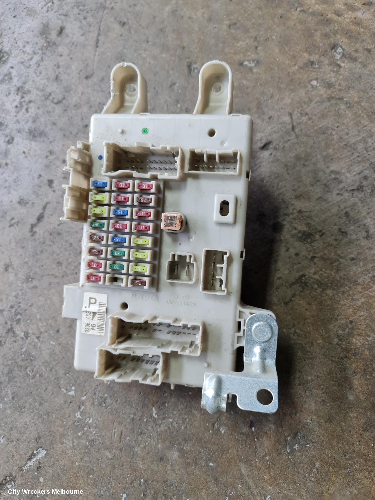 TOYOTA PRADO FUSE BOX, ENGINE BAY, DIESEL, 120 SERIES, 02/2003 - 10/2009 - Image 1