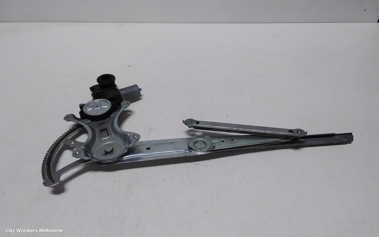 TOYOTA HIACE RIGHT FRONT WINDOW REG/MOTOR, DOOR REG ASSY (REG AND MOTOR), 300 SERIES, 02/2019 ONWARDS - Image 3