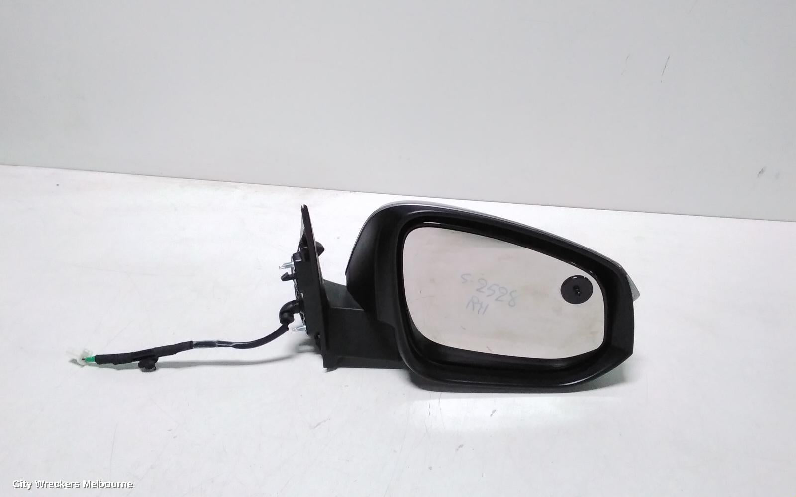 TOYOTA KLUGER RIGHT DOOR MIRROR, GSU50/GSU55, GX/GXL, NON HEATED, NON MEMORY FUNCTION & NON BLIND SPOT, 12/2013 - 10/2016 - Image 1