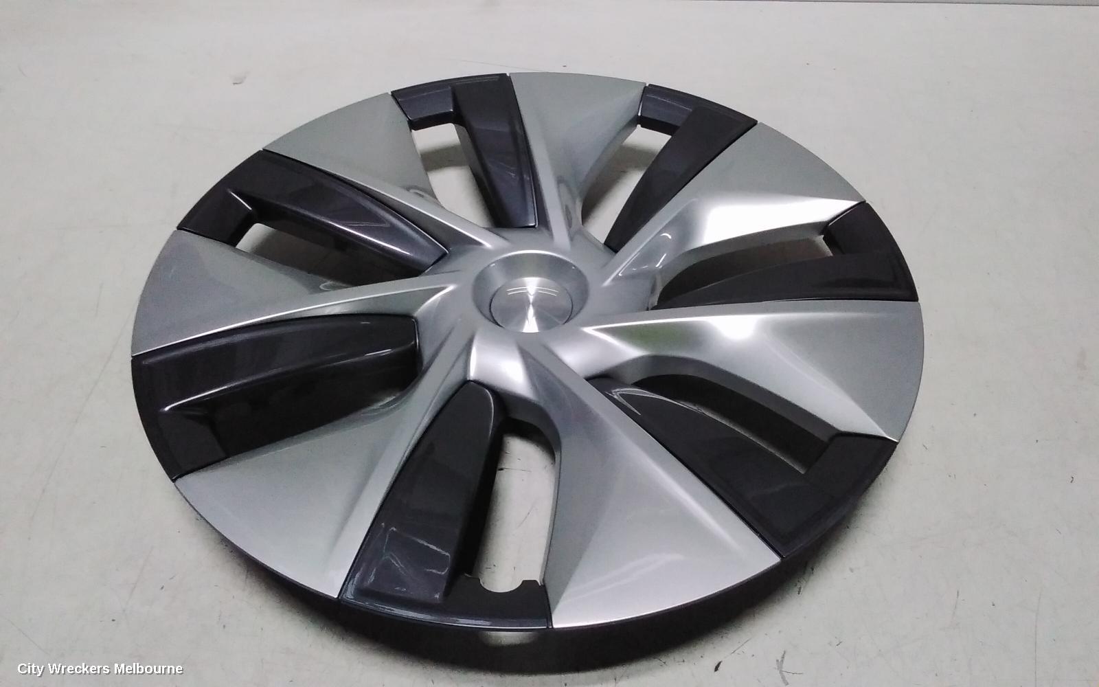 TESLA MODEL Y WHEEL COVER/HUB CAP, 1ST GEN, FACTORY, 19IN, GEMINI, 7 SPOKE, 03/2022 ONWARDS - Image 1