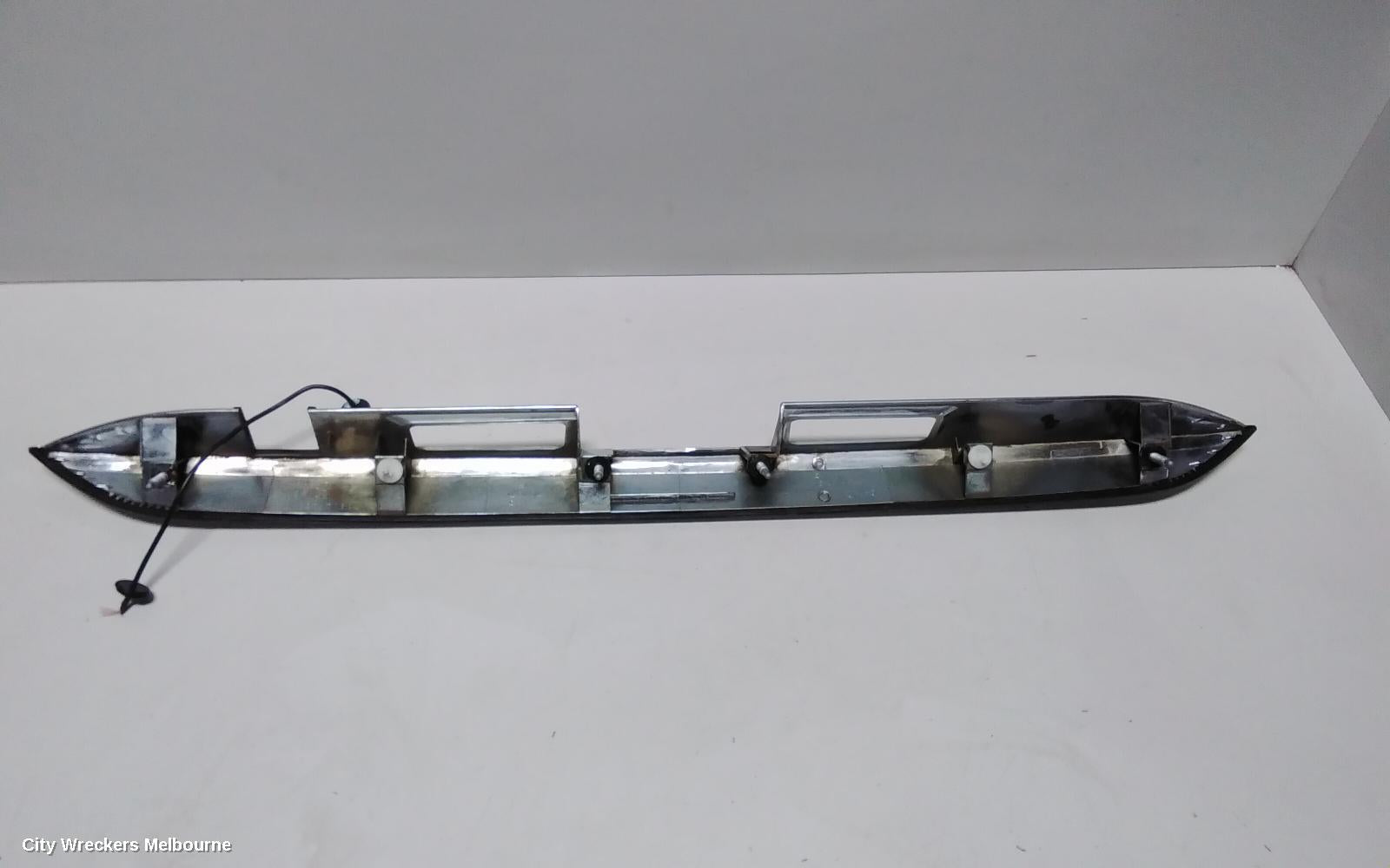 TOYOTA ESTIMA REAR GARNISH, TAILGATE GARNISH (CENTRE), XR50, CHROME, 05-19 (IMPORT) - Image 3
