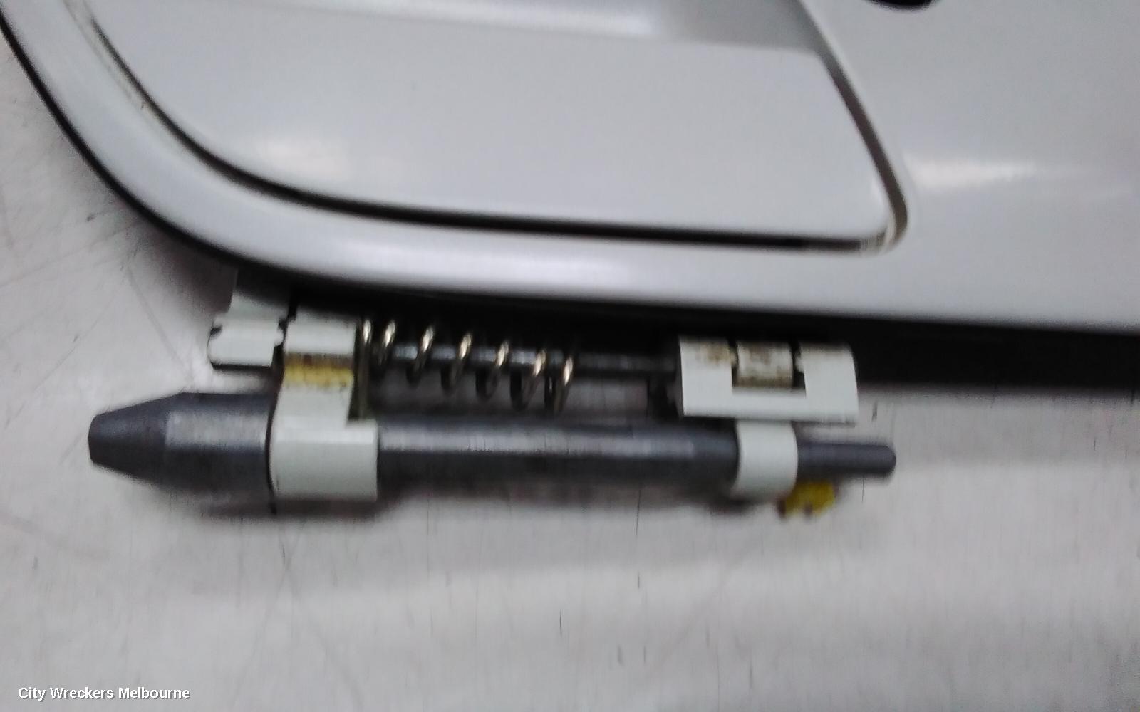 NISSAN ELGRAND DOOR HANDLE, OUTER, RH FRONT, COLOUR CODED TYPE, E51, 05/2002 - 12/2010 - Image 2