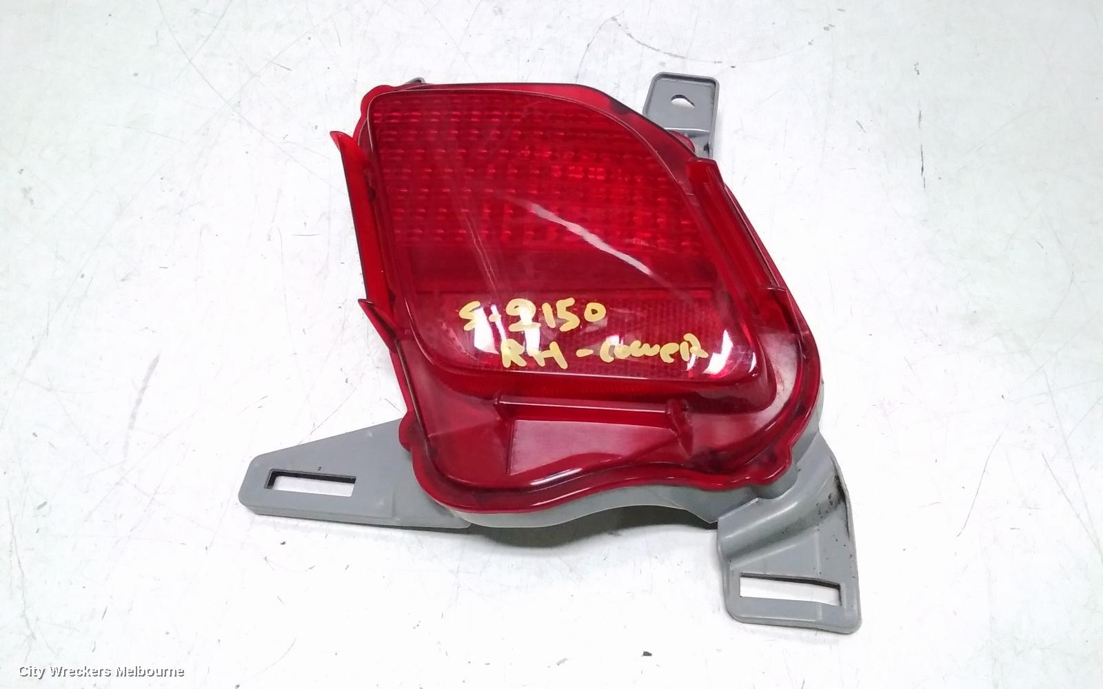 TOYOTA KLUGER RIGHT TAILLIGHT, BUMPER REFLECTOR, GSU50/GSU55, 12/2013 - 02/2021 - Image 2