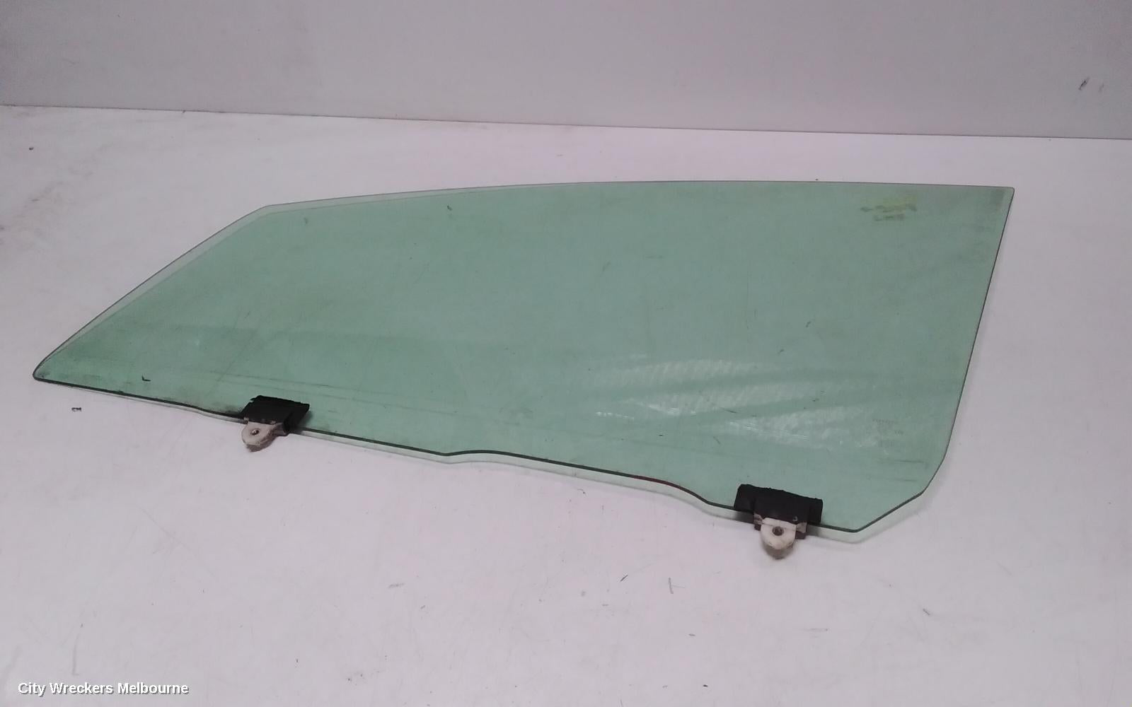 TOYOTA ESTIMA LEFT FRONT DOOR WINDOW, XR30/XR40 00-06 - Image 1