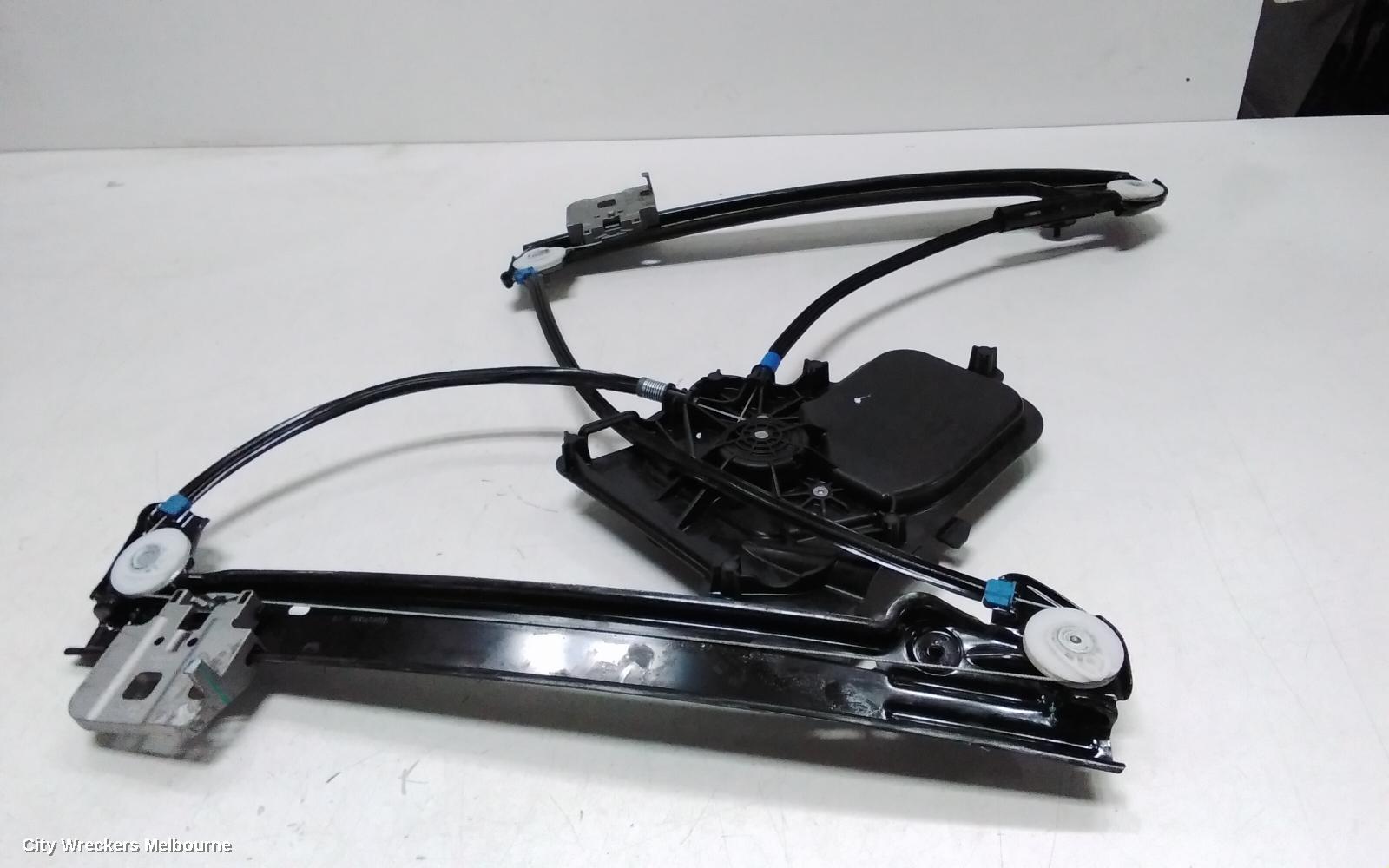 TESLA MODEL 3 RIGHT FRONT WINDOW REG/MOTOR, 1ST GEN, 06/2019 ONWARDS - Image 3