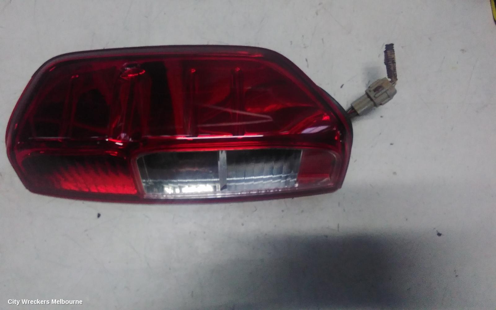 NISSAN NAVARA RIGHT TAILLIGHT, D40 (VIN MNT), UTE BACK, 09/2005 - 08/2015 - Image 2
