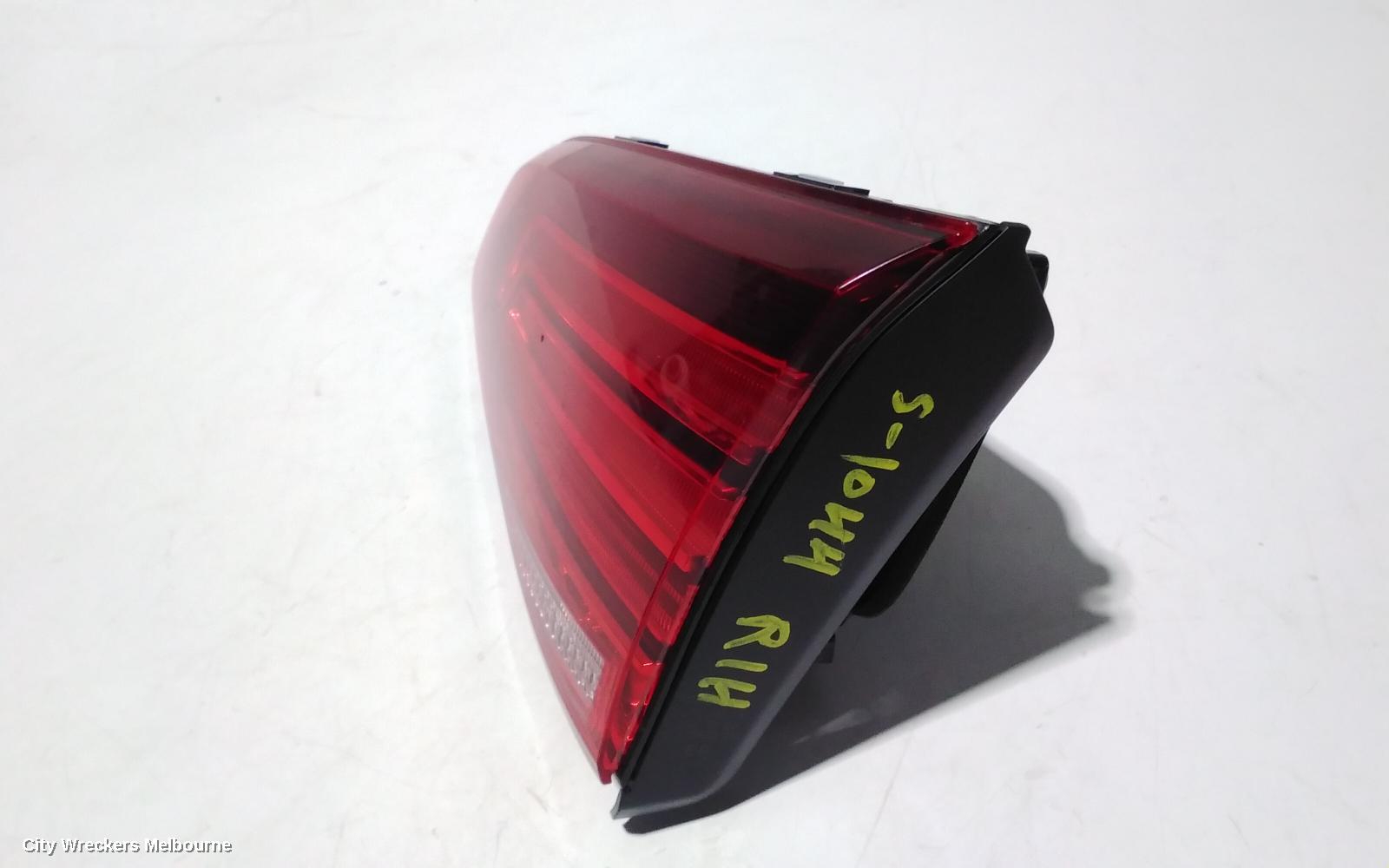 VOLKSWAGEN GOLF REAR GARNISH, TAILGATE LAMP (RH SIDE), GEN 7, HATCH, STANDARD/GTI, 03/2017 - 08/2020 - Image 3