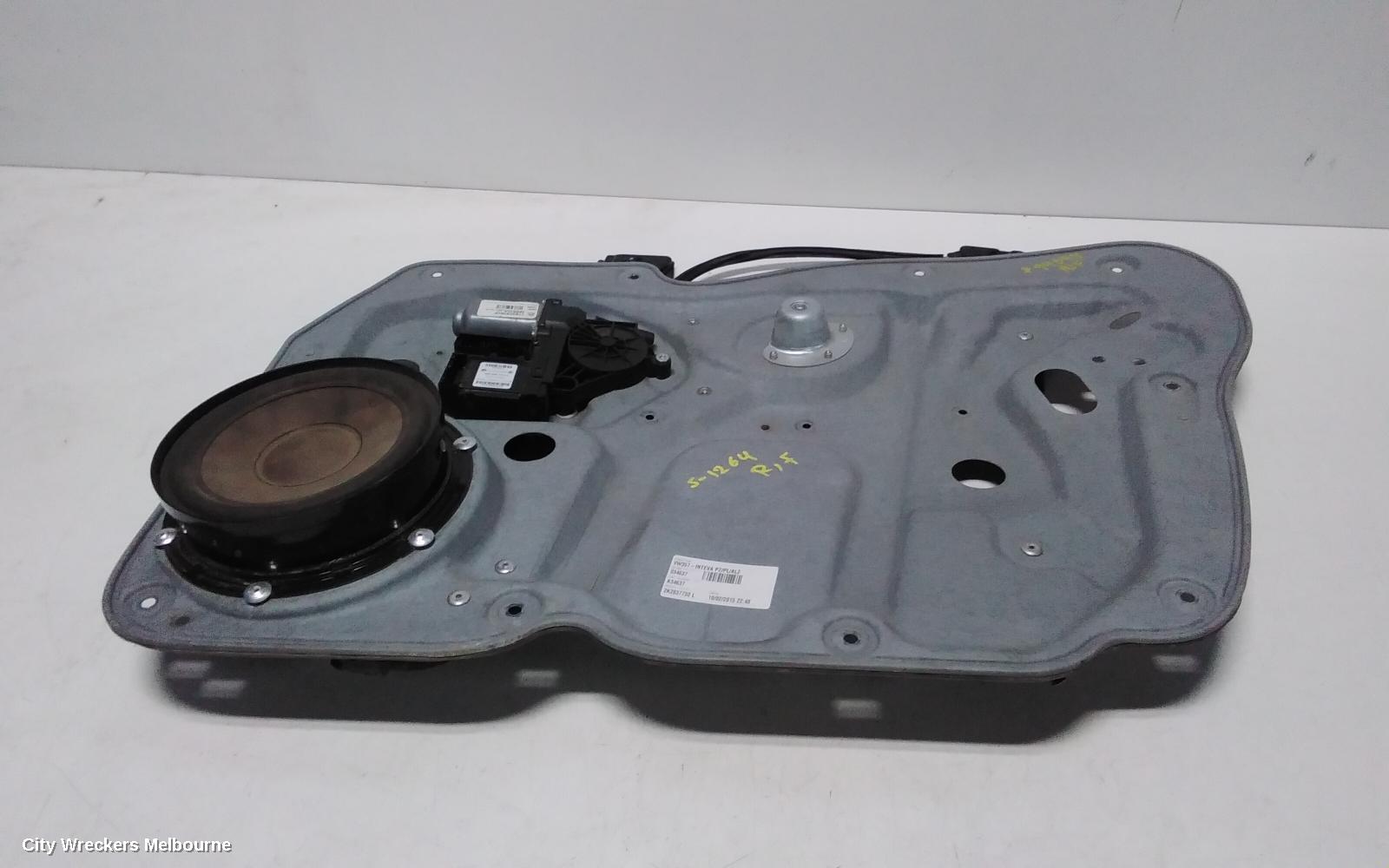 VOLKSWAGEN CADDY RIGHT FRONT WINDOW REG/MOTOR, 2K, POWER, 12/2004 - 06/2015 - Image 1