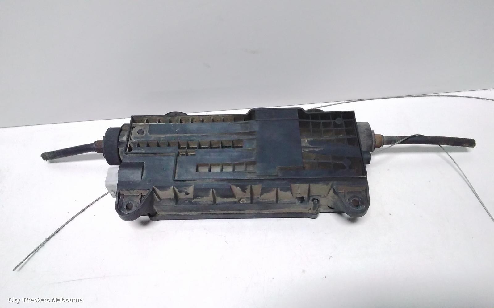 LAND ROVER RANGEROVER SPORT HANDBRAKE ACTUATOR, L320, 08/2005 - 05/2013 - Image 3
