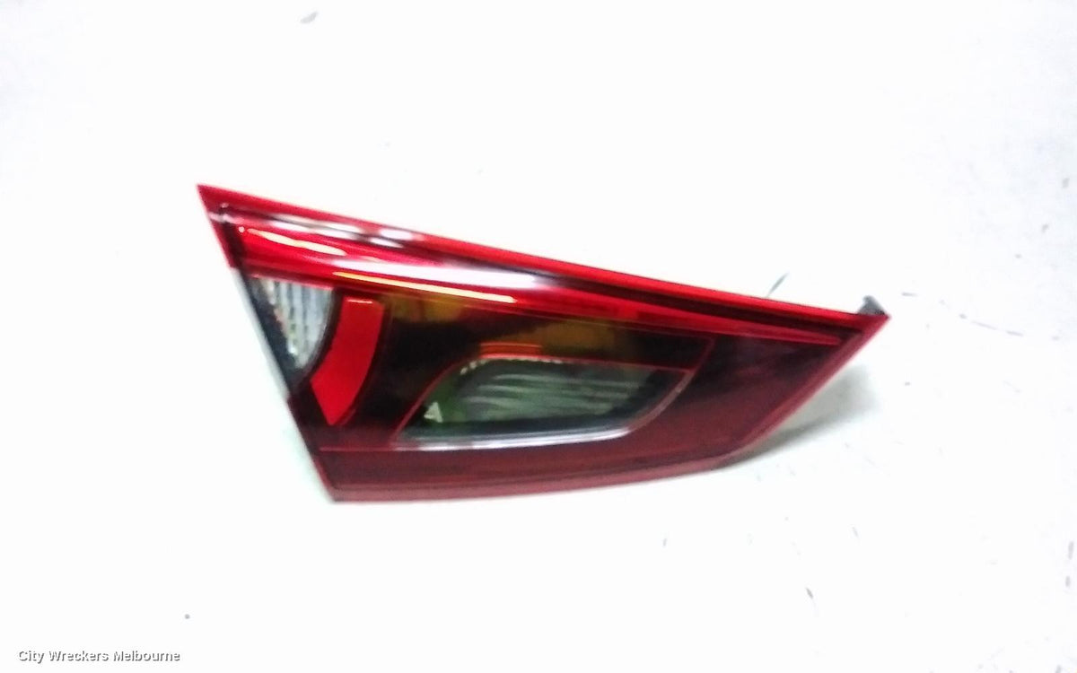 MAZDA 2 REAR GARNISH, DL, BOOTLID LAMP (LH SIDE), 08/2015 ONWARDS - Image 2