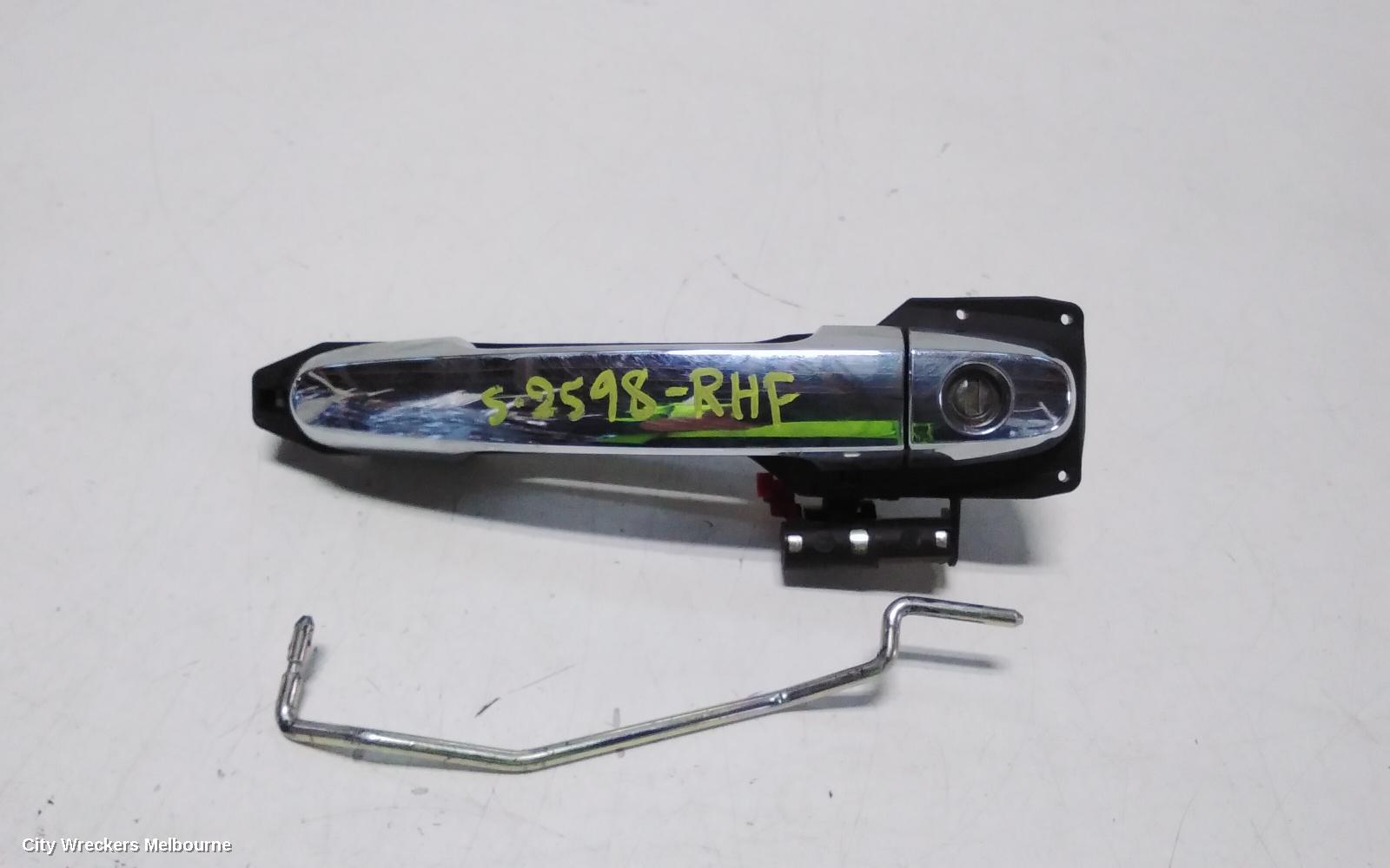 TOYOTA HILUX DOOR HANDLE, OUTER, RH FRONT, CHROME, 02/2005 - 08/2015 - Image 1