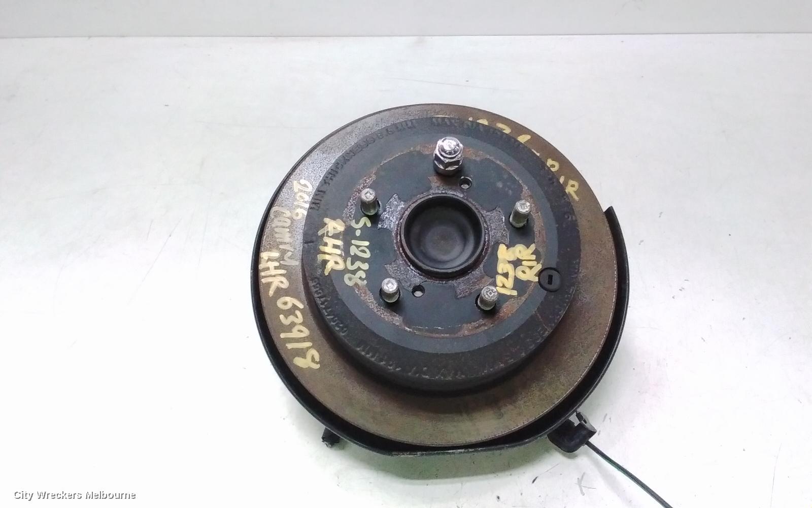 TOYOTA CAMRY RIGHT REAR HUB ASSEMBLY, ASV50, NON HYBRID TYPE, 11/2011 - 10/2017 - Image 1