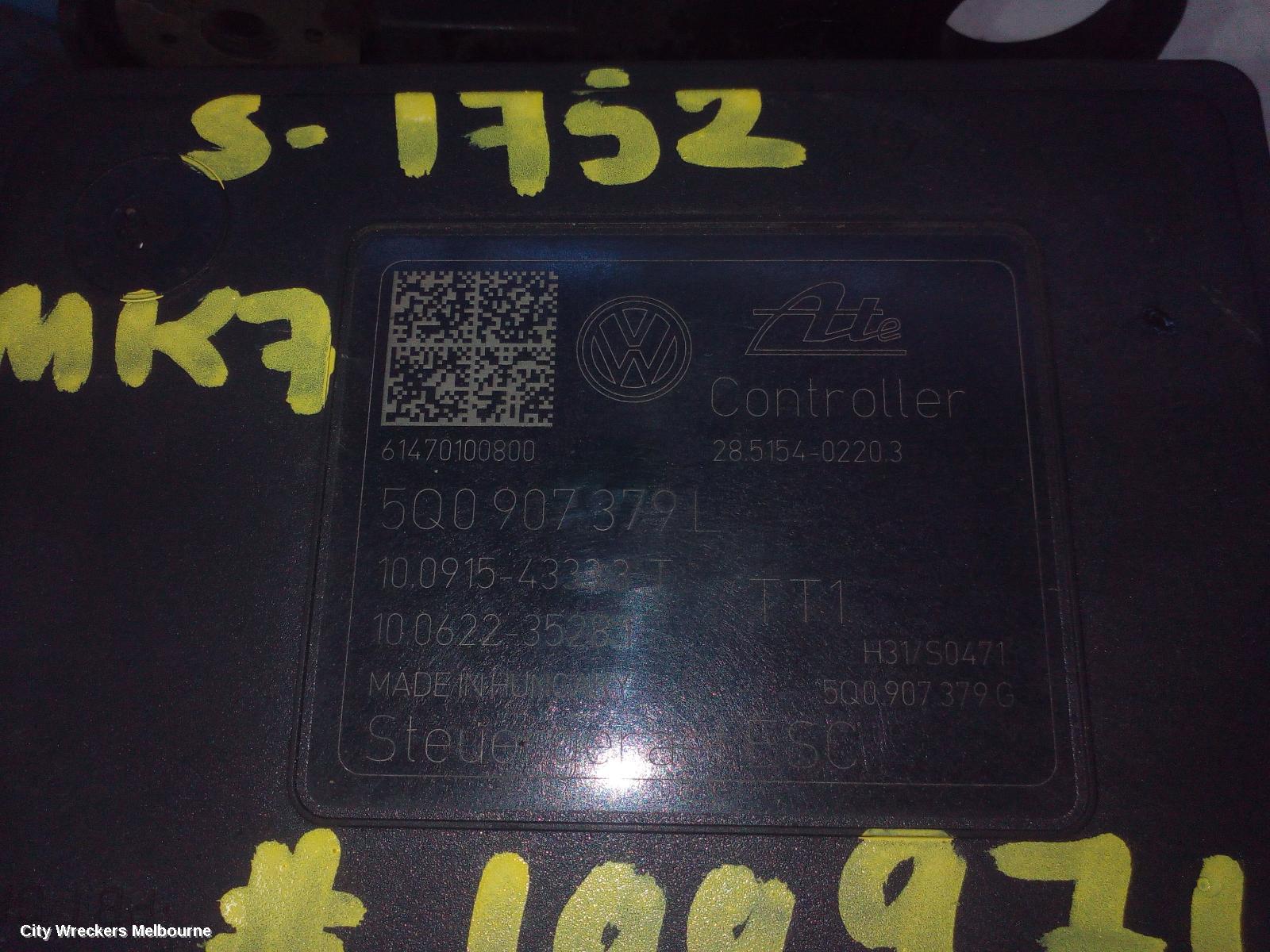 VOLKSWAGEN GOLF ABS PUMP/MODULATOR, GEN 7, ON MOTOR P/N 5Q0907379AA, 01/2013 - 08/2020 - Image 1