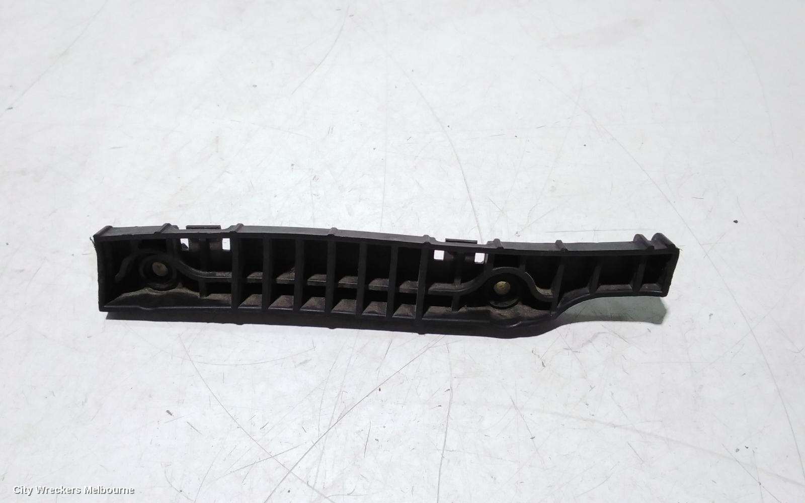 HYUNDAI I20, PB 04/2010 - 12/2015, RHF BAR BRACKET: 2717 - Image 1