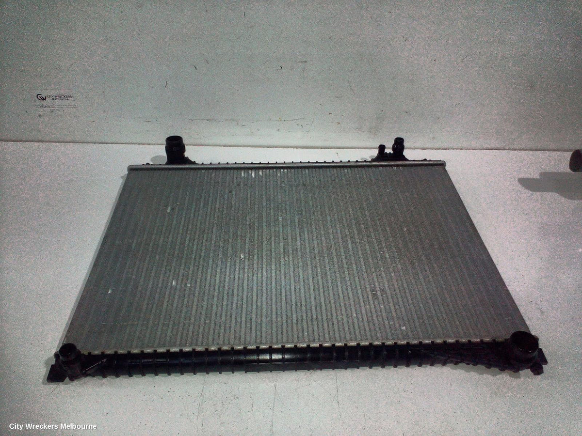 JAGUAR F PACE RADIATOR, X761, PRIMARY RADIATOR (CLOSEST TO ENGINE), AUTO, DIESEL, 2.0, TURBO, 02/2016 - 10/2020 - Image 1
