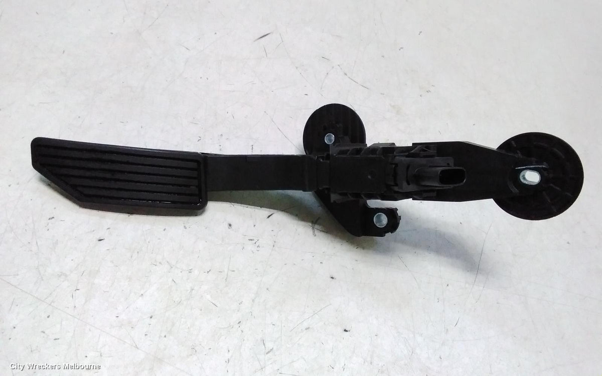 ISUZU DMAX PEDAL ASSEMBLY, RG, ACCELERATOR PEDAL, 07/2020 ONWARDS - Image 2