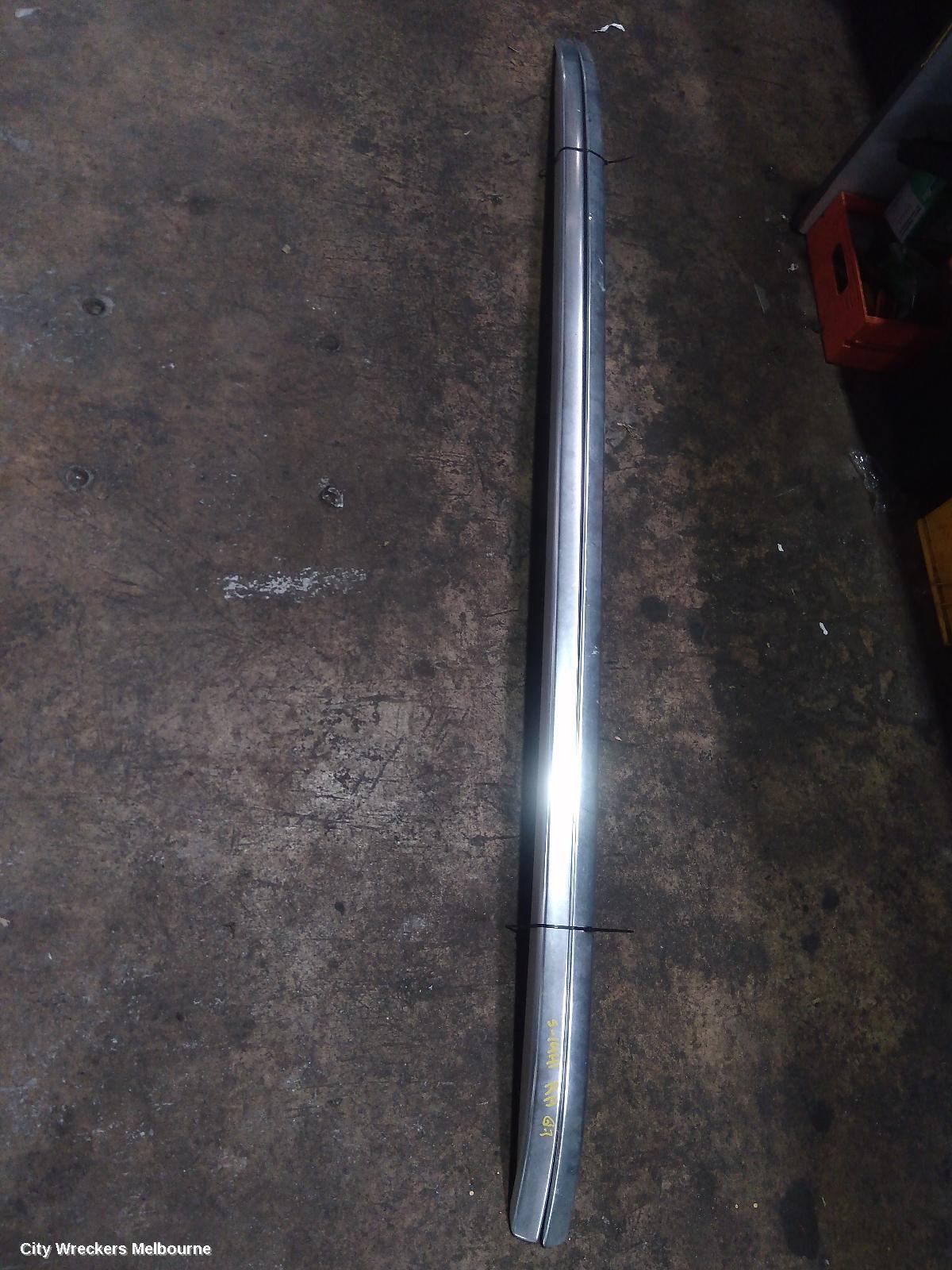 AUDI Q7 ROOF RAIL, 4L, 09/2006 - 08/2015 - Image 1