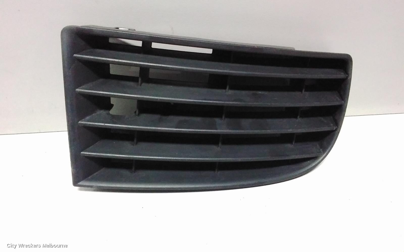 VOLKSWAGEN GOLF RIGHT INDICATOR/FOG/SIDE, BUMPER FOGLAMP SURROUND, GEN 5, 07/2004 - 02/2009 - Image 2