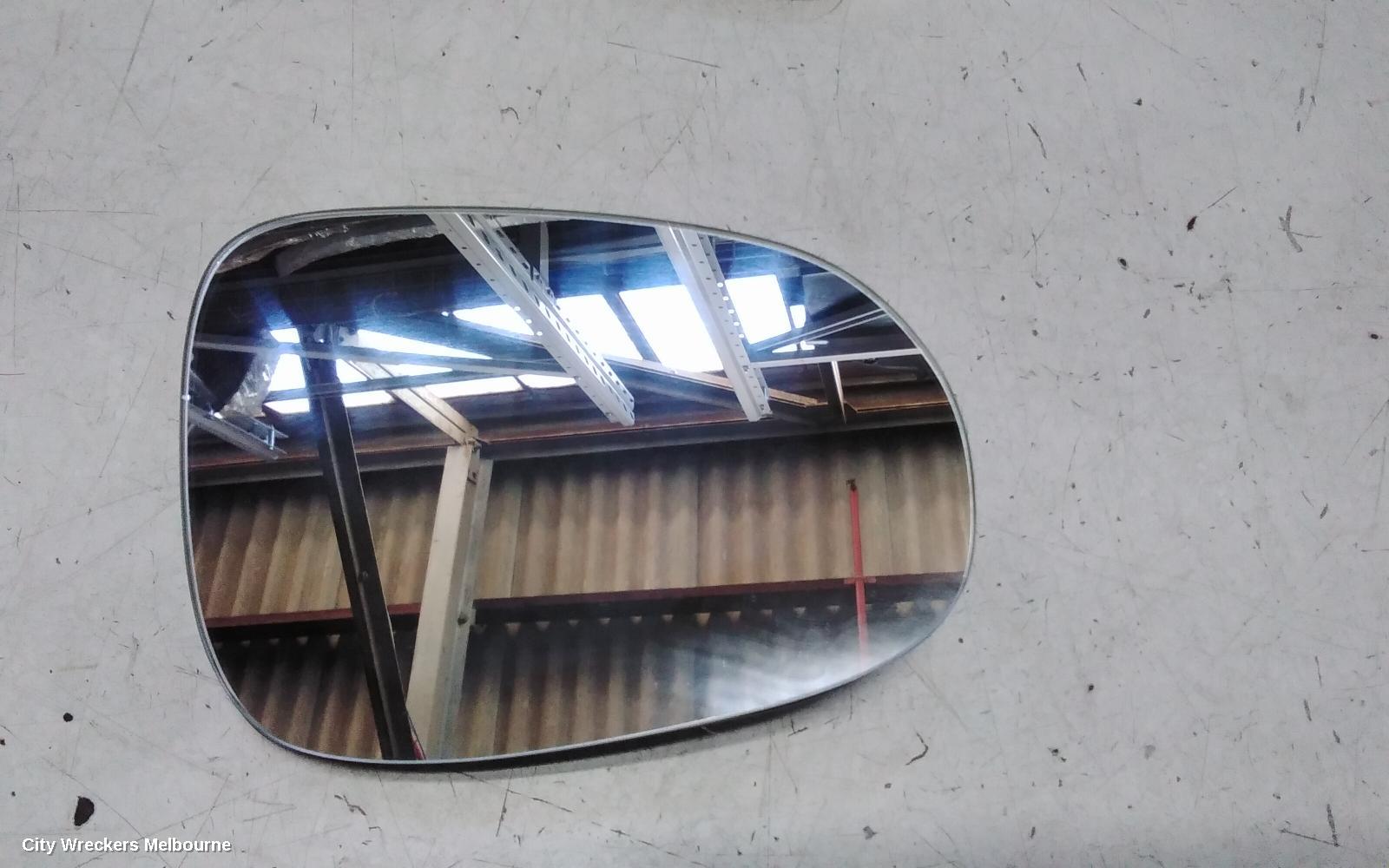KIA SORENTO RIGHT DOOR MIRROR, UM, PLATINUM/GT-LINE/SPORT, W/ BLIND SPOT & LANE ASSIST TYPE, 03/2015 - 08/2017 - Image 1