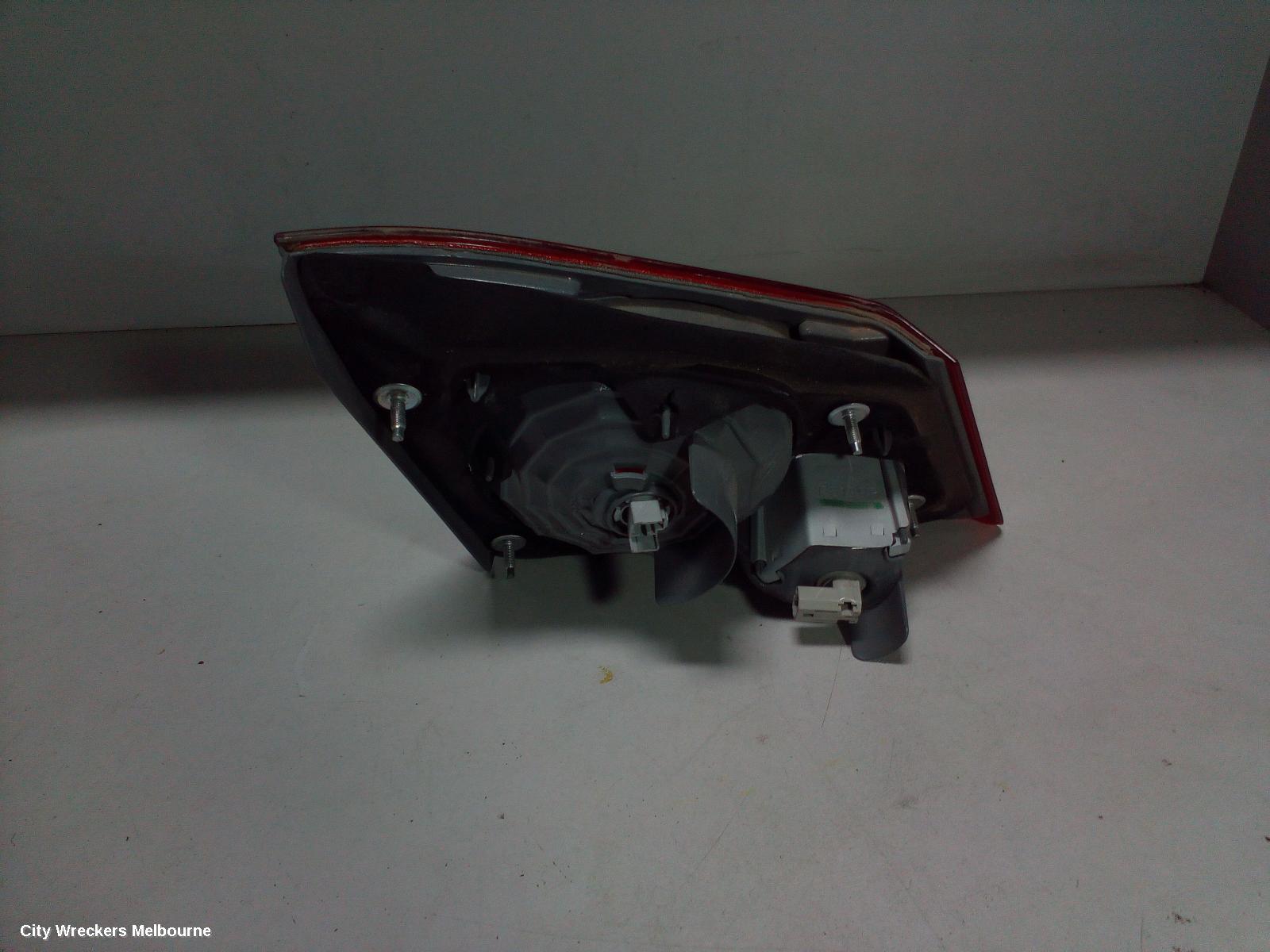 HONDA CIVIC REAR GARNISH, BOOTLID LAMP (RH SIDE), 8TH GEN, 02/2006 - 12/2008 - Image 3