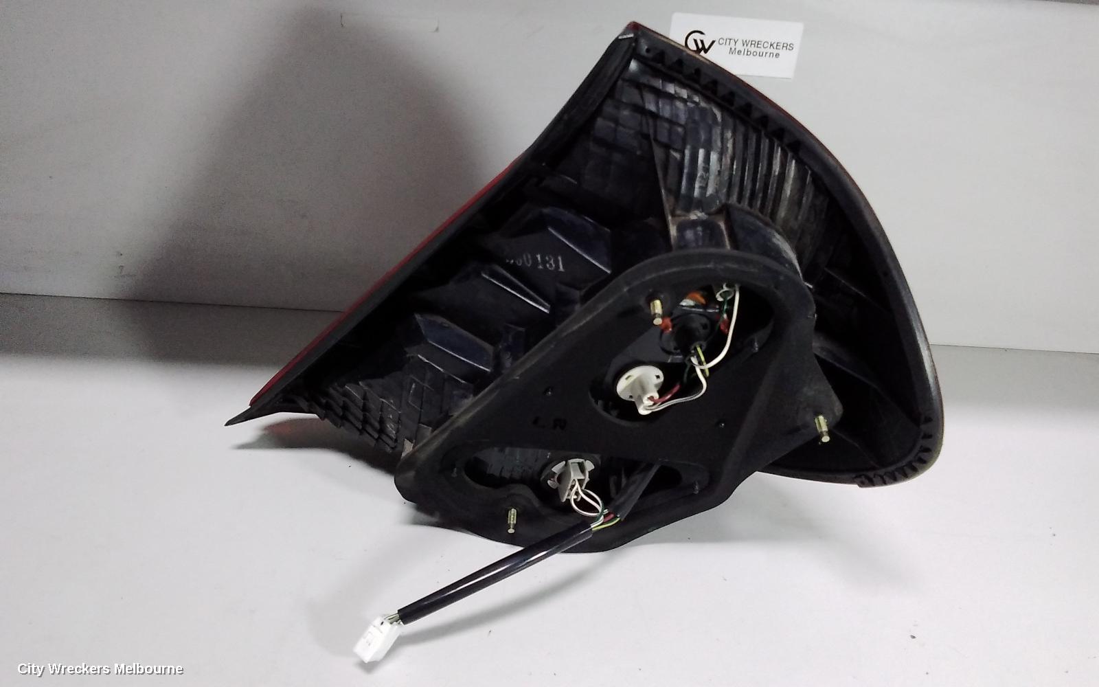 TOYOTA CAMRY LEFT TAILLIGHT, SK36, REVERSE LAMP IN CENTRE, 08/2002 - 09/2004 - Image 3