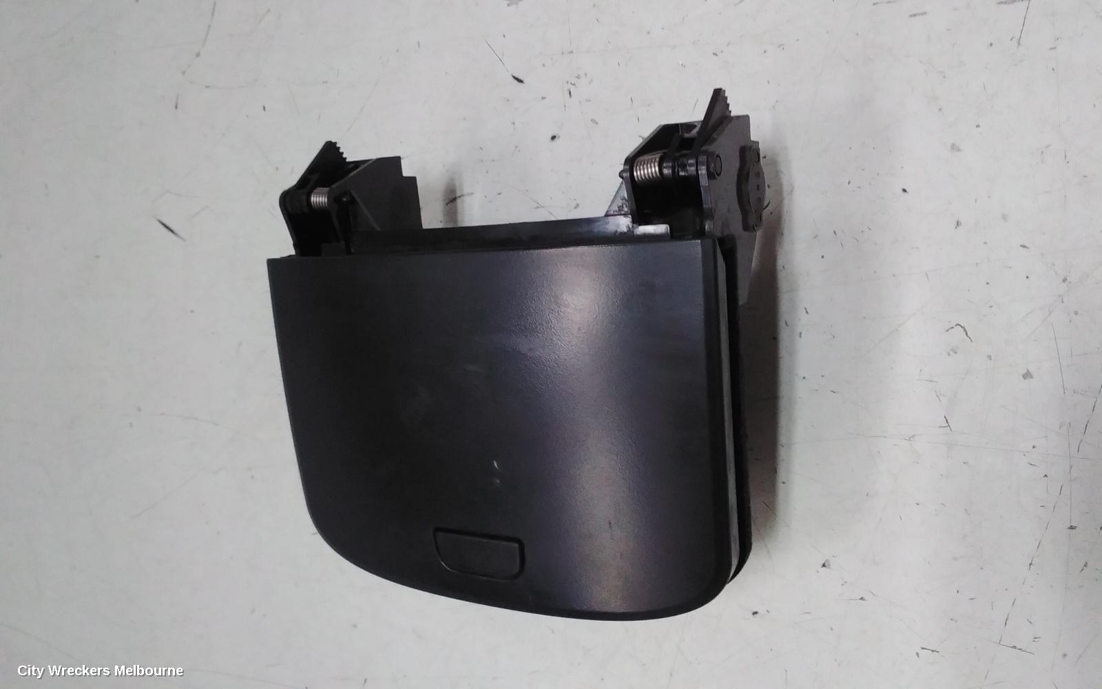 HOLDEN CAPTIVA GLOVE BOX, UPPER (CENTRE OF DASH), CG, 09/2006 - 02/2011 - Image 2
