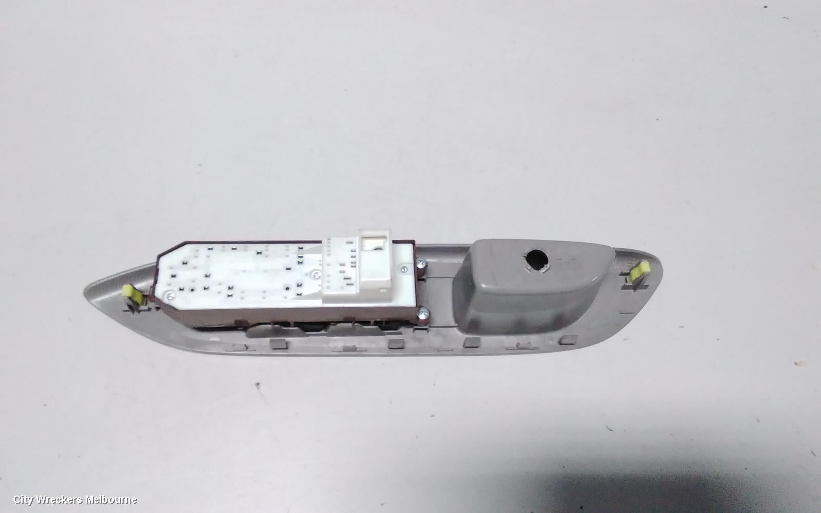 TOYOTA YARIS PWR DR WIND SWITCH, RH FRONT (MASTER SWITCH), 4 SWITCH TYPE, 5DR HATCH/SEDAN, NCP9#, 10/2005 ONWARDS - Image 3
