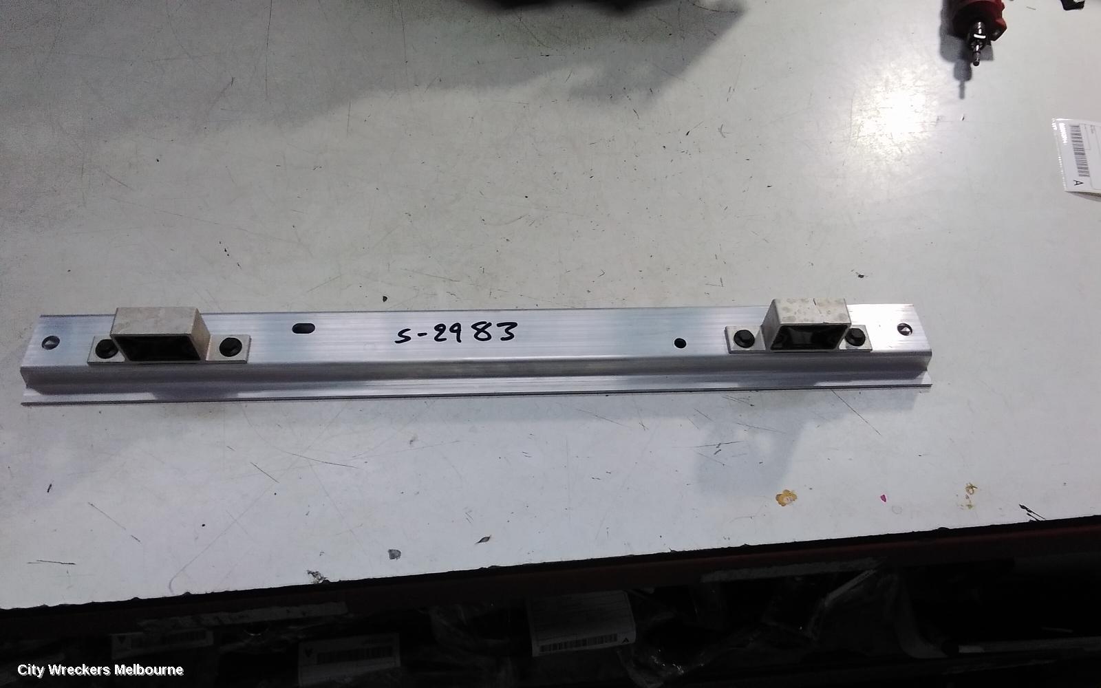 TESLA MODEL Y, 1ST GEN, 03/2022 ONWARDS, UPPER RADIATOR BRACKET: 139930 - Image 1