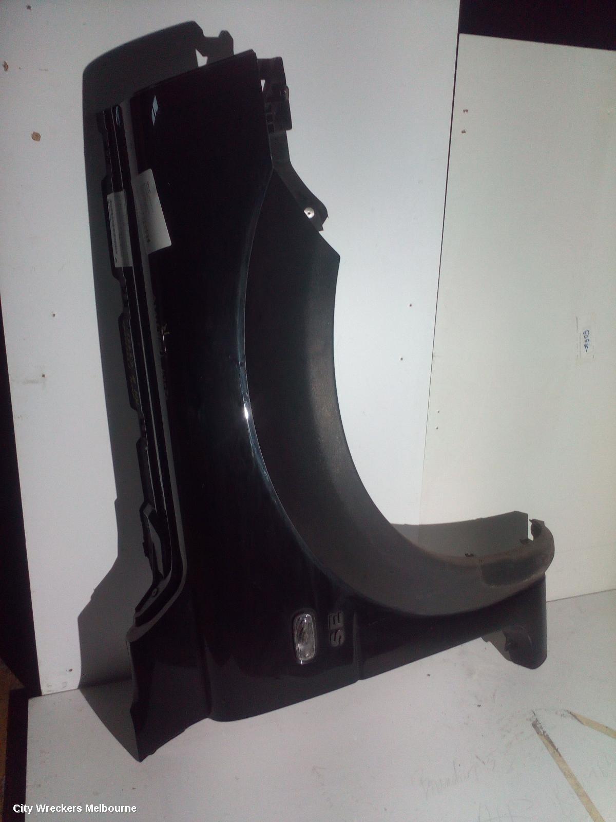 LAND ROVER FREELANDER RIGHT GUARD, 02/2004 - 06/2007 - Image 1