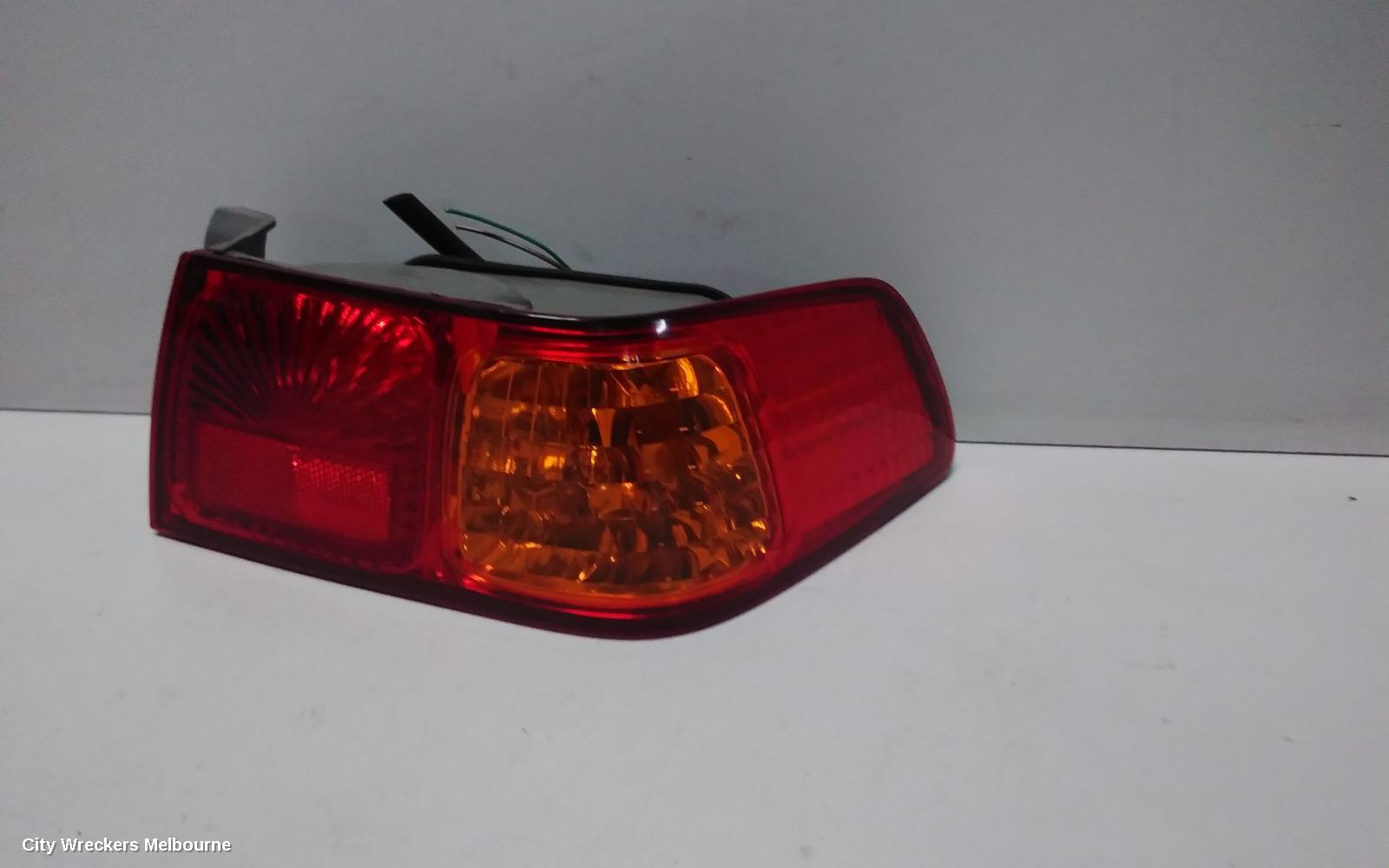 TOYOTA CAMRY RIGHT TAILLIGHT, SK20, SEDAN, 10/2000 - 08/2002 - Image 3