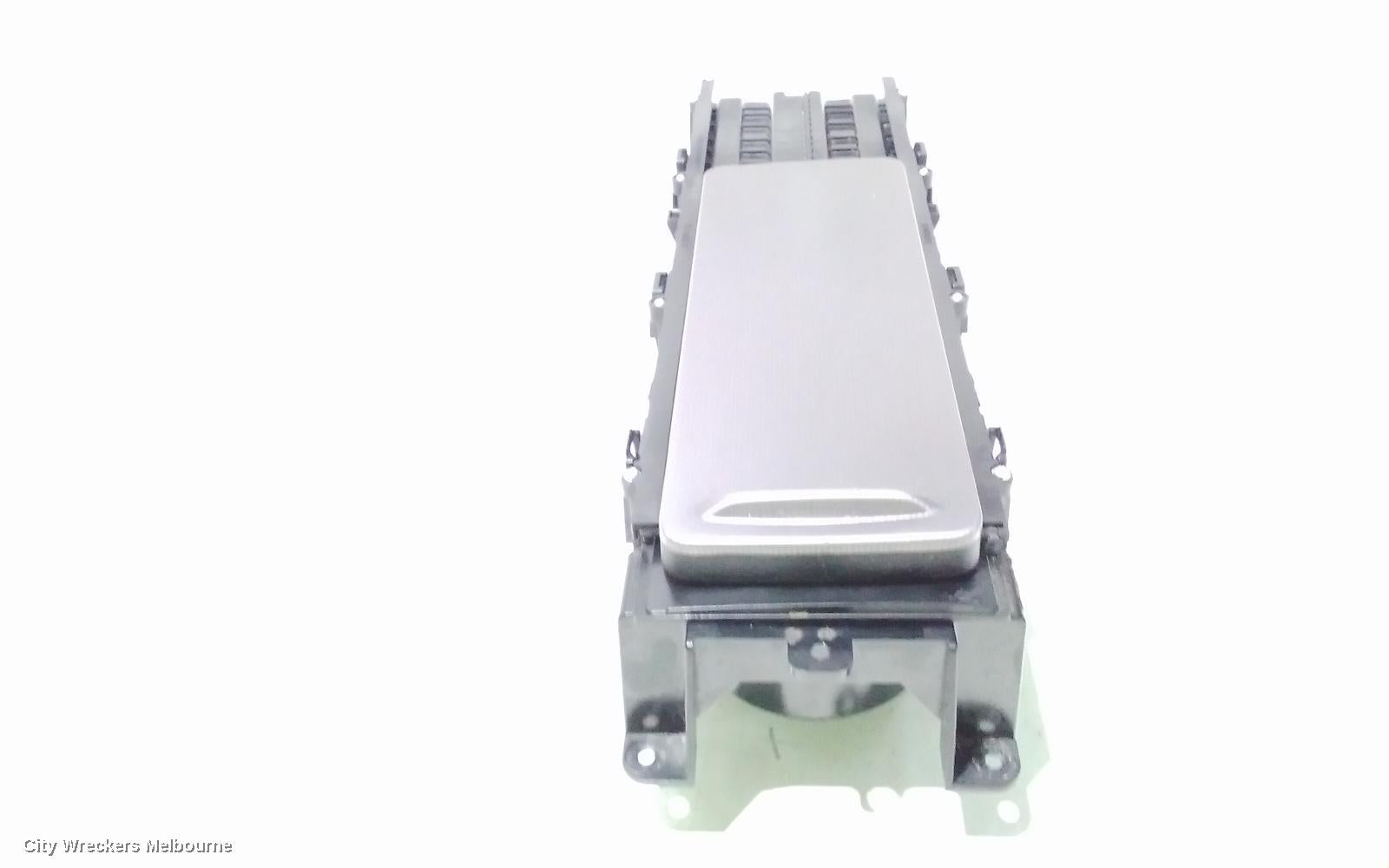 LAND ROVER RANGEROVER SPORT, L494, 12/2013 - 04/2022, CUP HOLDER: 103769 - Image 2
