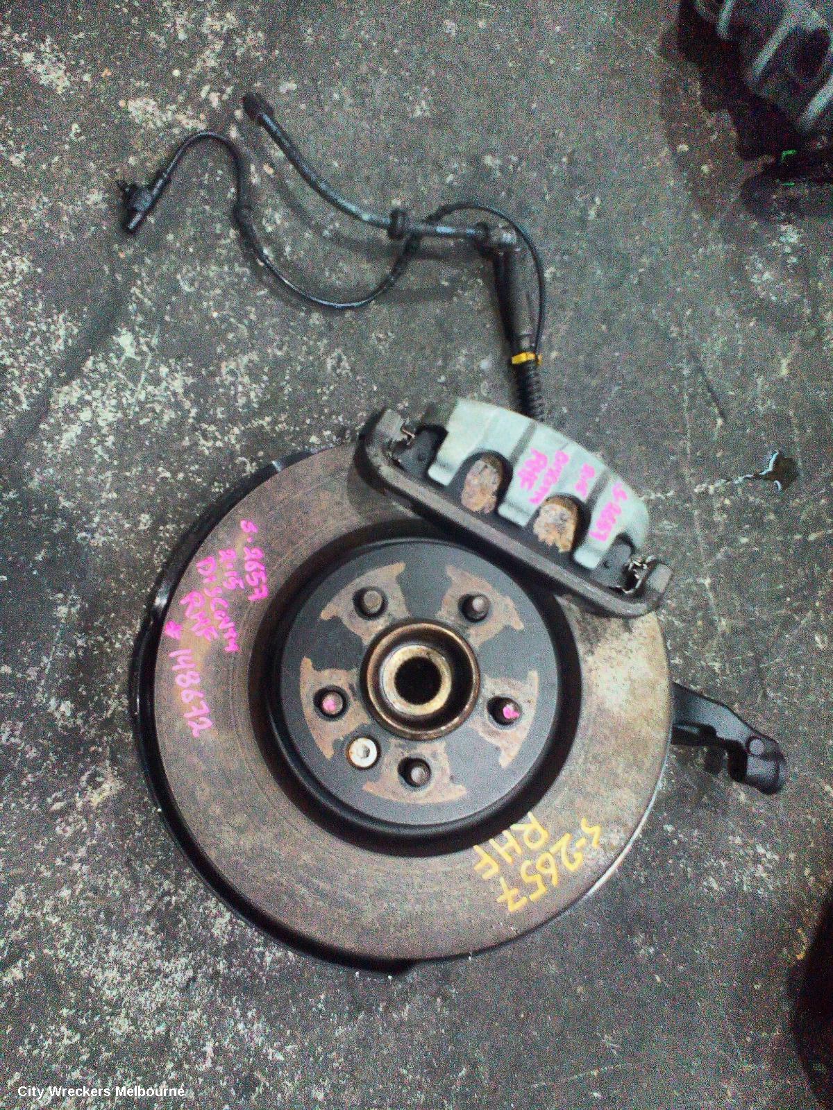 LAND ROVER DISCOVERY RIGHT FRONT HUB ASSEMBLY, L319,10/2009 - 12/2016 - Image 1