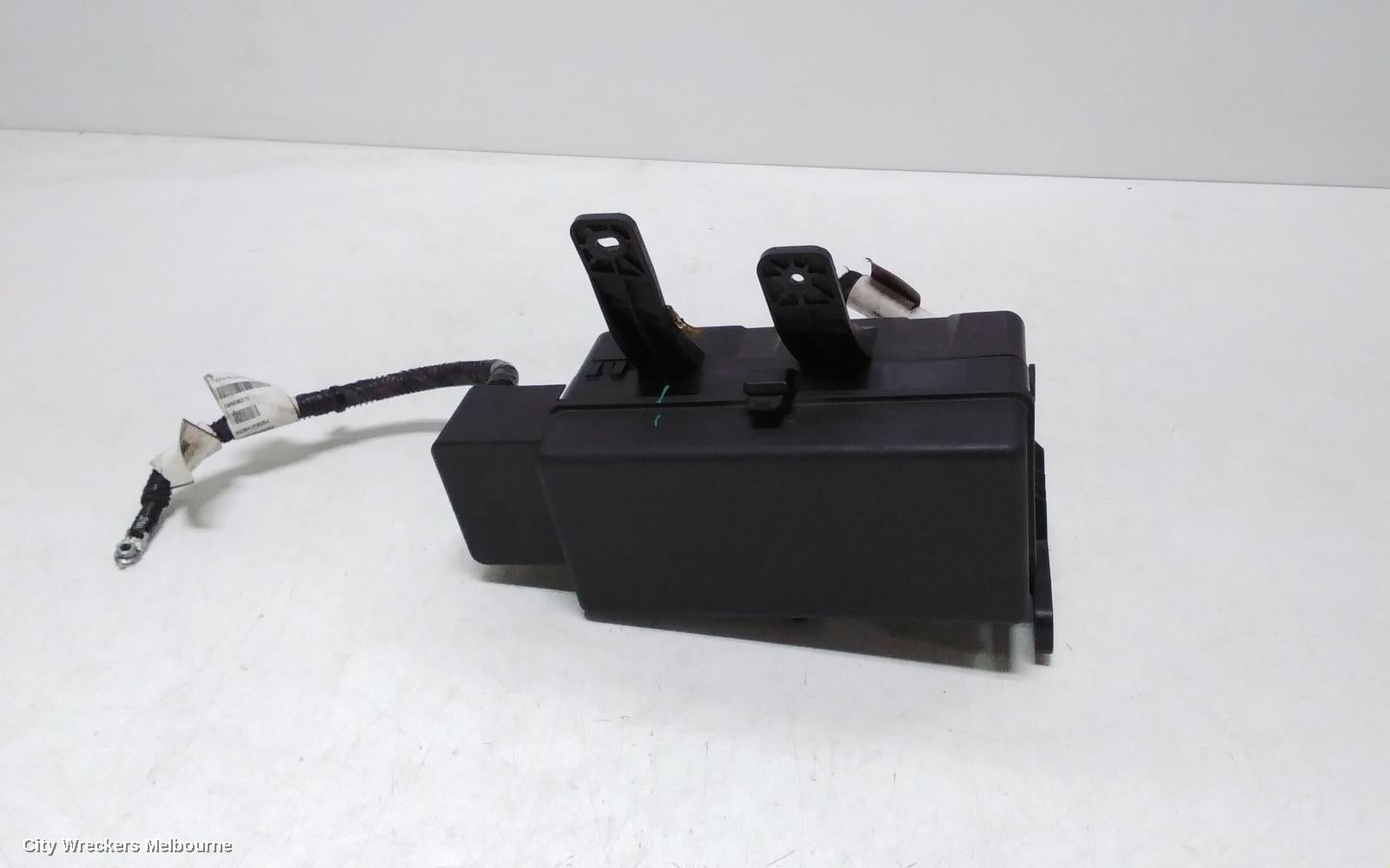 LDV G10 FUSE BOX, ENGINE BAY, PETROL, 2.0/2.4, SV7A/SV7C, WAGON/VAN, 04/2015 ONWARDS - Image 1