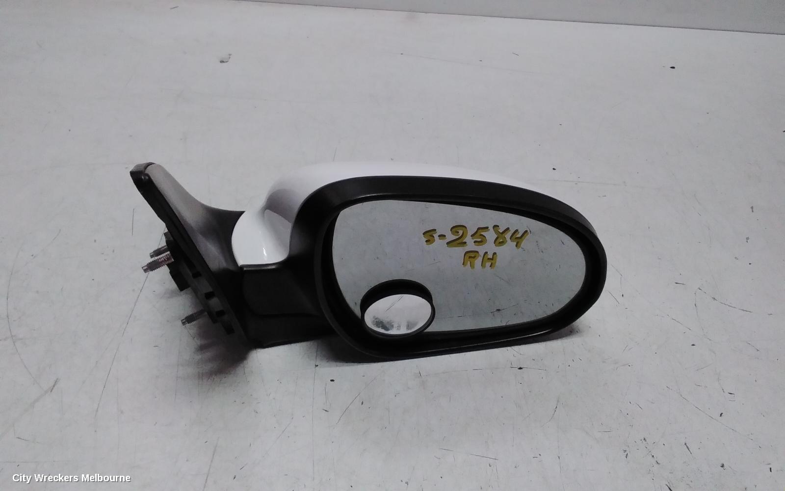 HYUNDAI I30 RIGHT DOOR MIRROR, FD, COLOUR CODED, POWER FOLD, NON FLASHER TYPE, 09/2007 - 04/2012 - Image 1