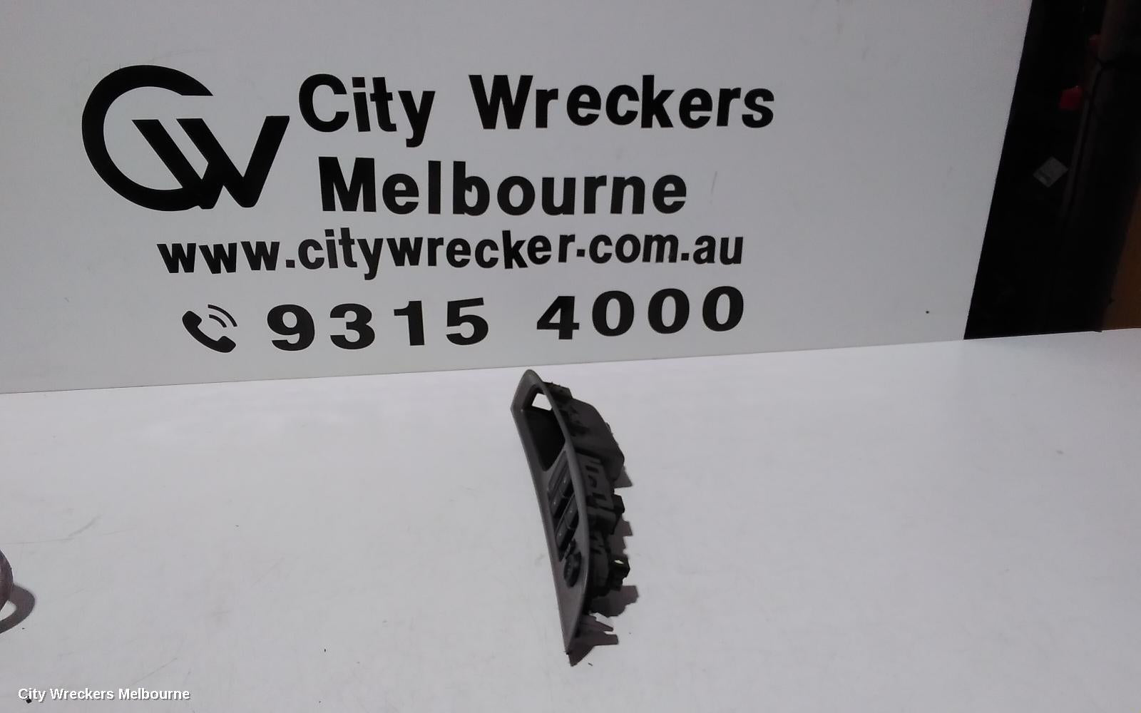 HOLDEN COMMODORE PWR DR WIND SWITCH, FRONT CENTRE MASTERSWITCH, 4 DOOR, BLACK, VE, 08/2006 - 04/2013 - Image 1