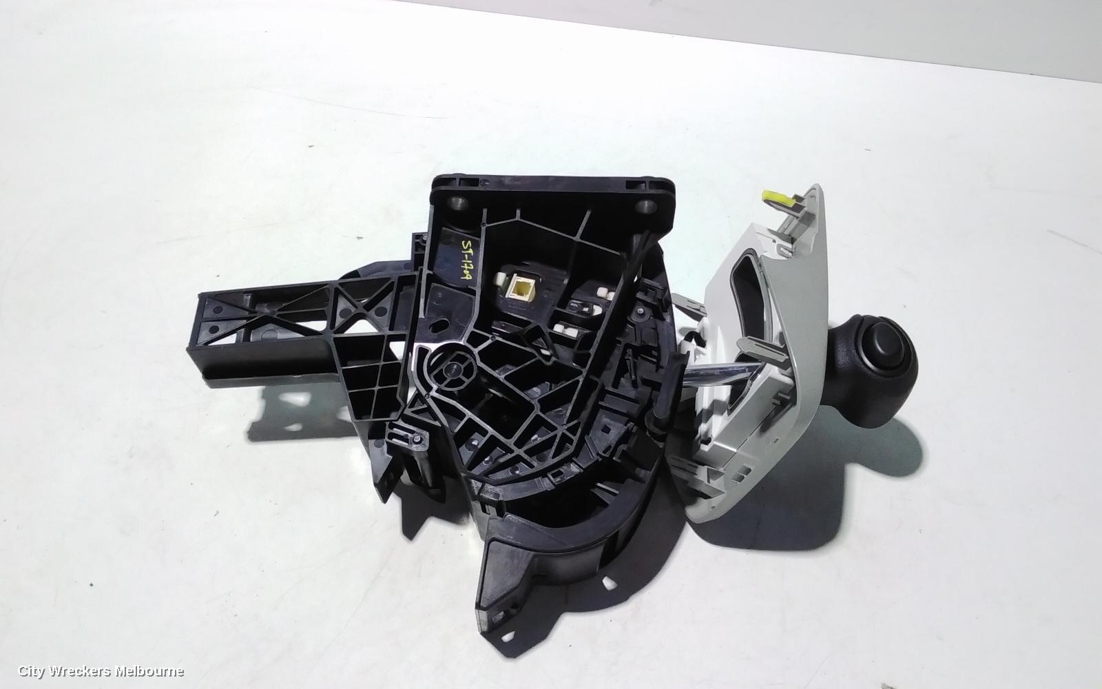 TOYOTA HIACE GEAR STICK/SHIFTER, 300 SERIES, AUTO T/M, 02/2019 ONWARDS - Image 3