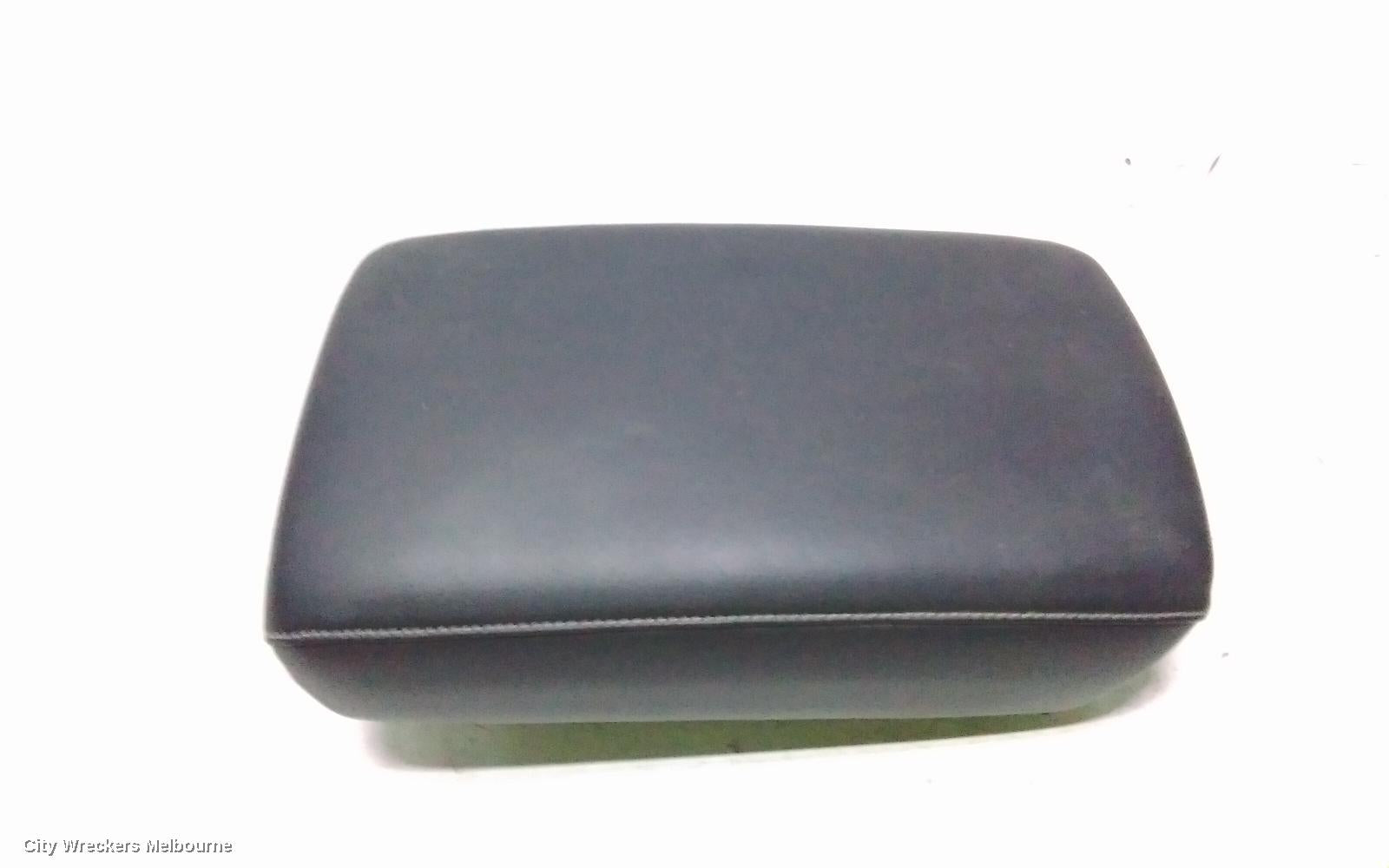 MITSUBISHI OUTLANDER CONSOLE, ZM, CONSOLE LID ONLY, BLACK, 08/2021 ONWARDS - Image 3