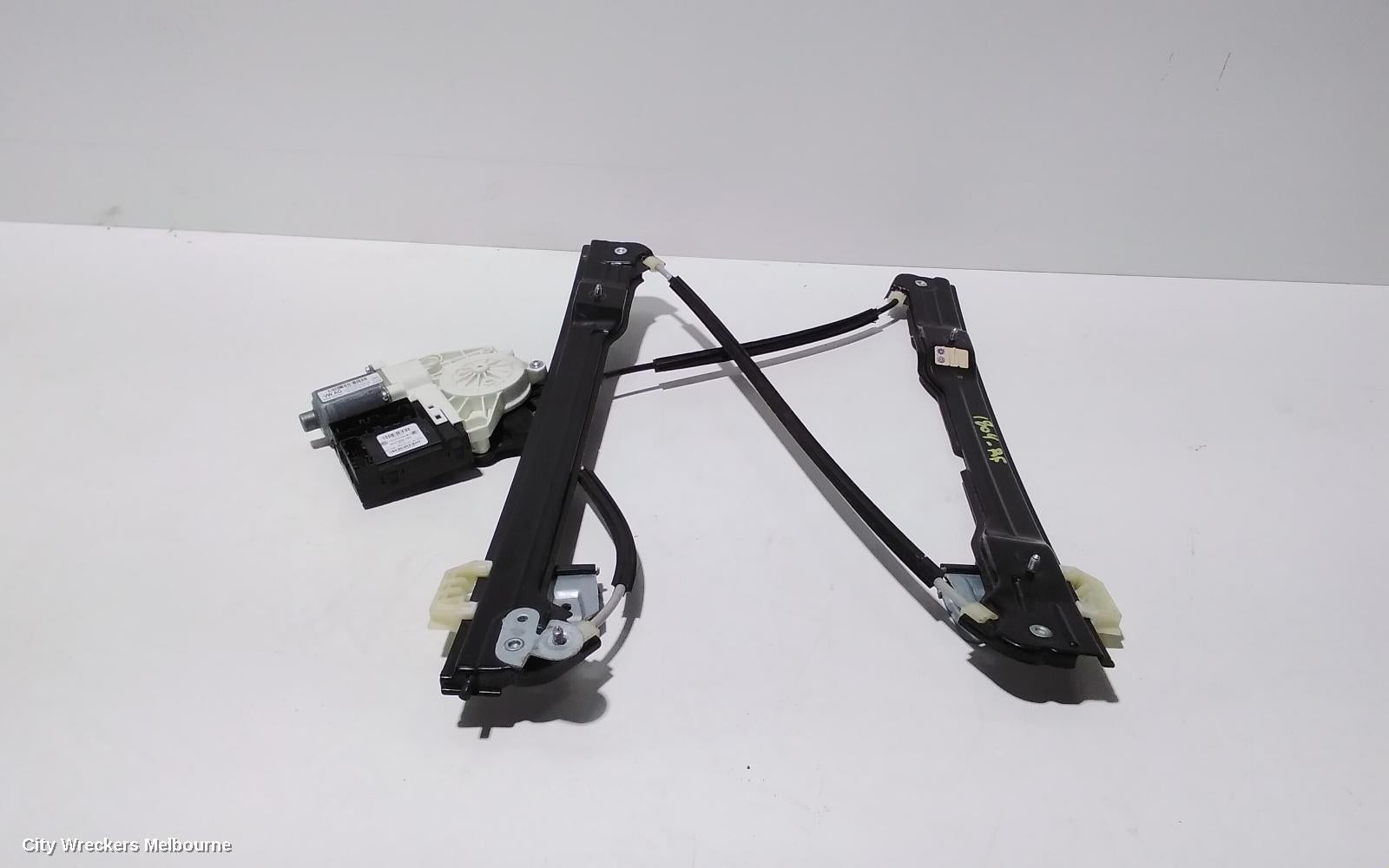 VOLKSWAGEN CADDY RIGHT FRONT WINDOW REG/MOTOR, 2KN, POWER, 12/2015 - 02/2021 - Image 2
